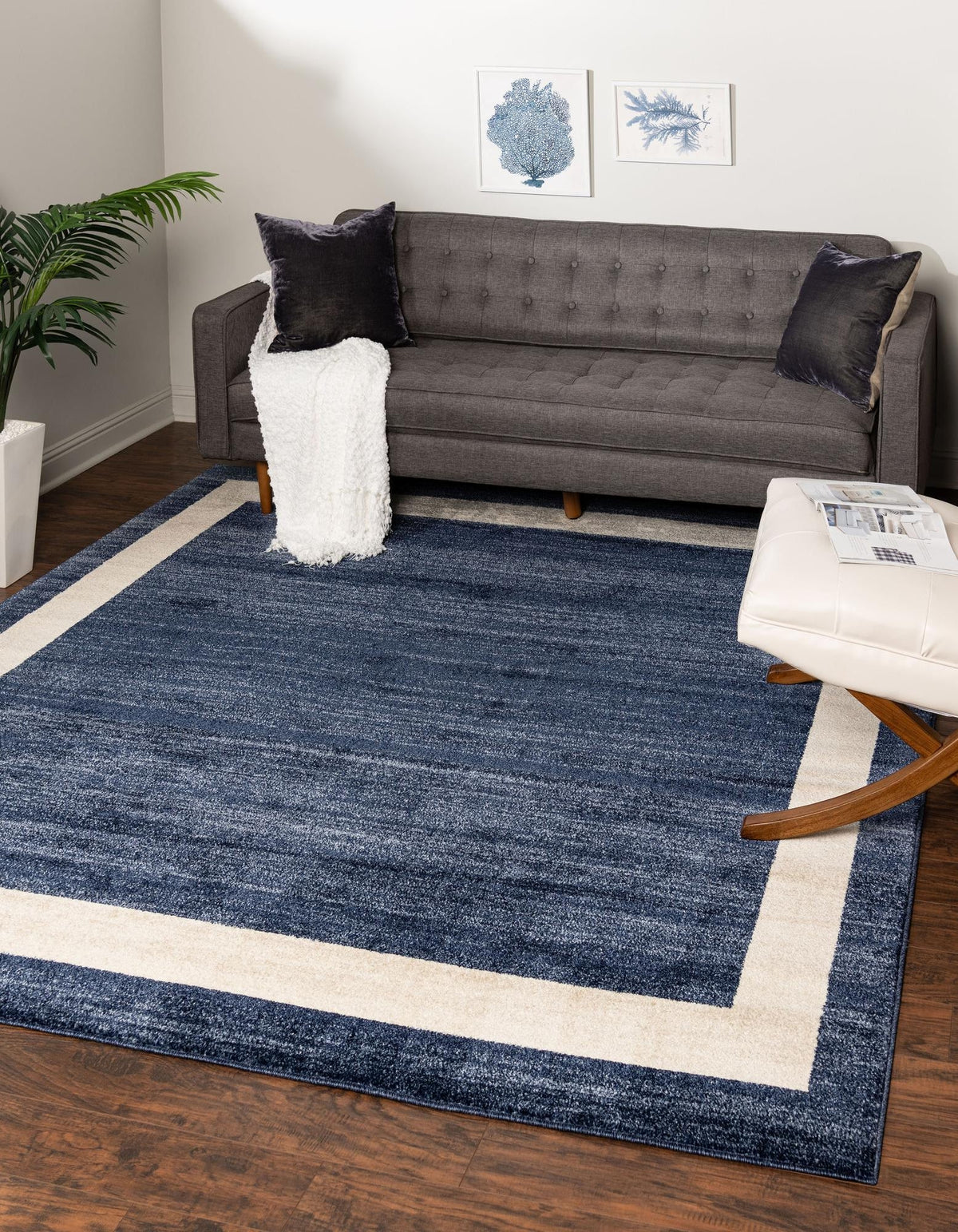 Quadratisch Teppich Loft in Marineblau von Hadorn™ - Lifestyle Image