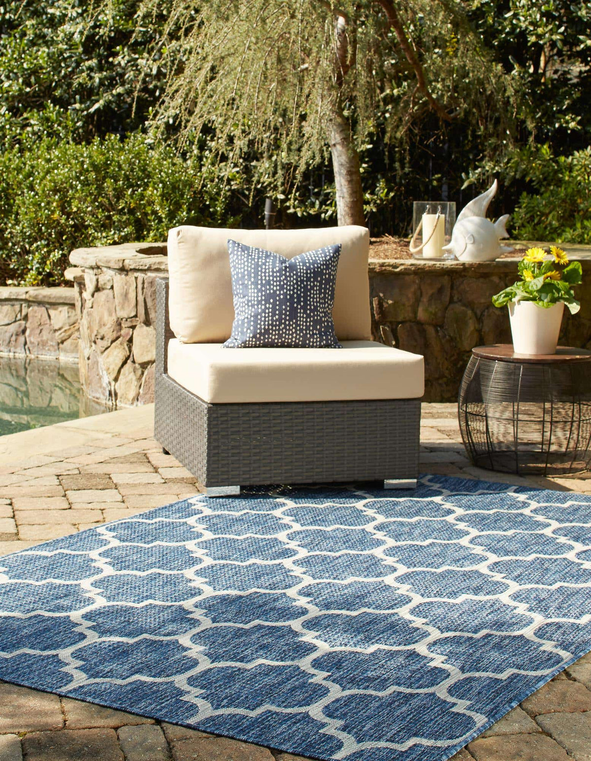 Rechteck Outdoor Teppich Tulum Outdoor in Marineblau von Hadorn™ - Lifestyle Image