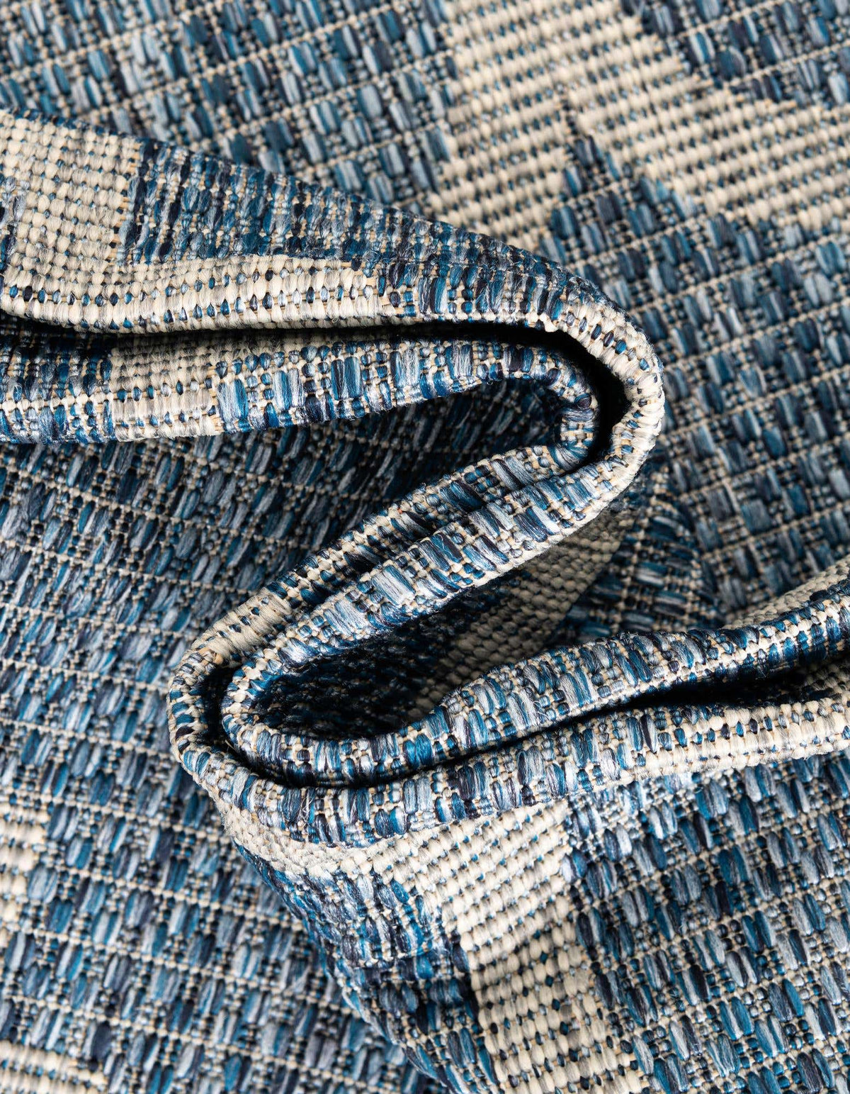 Rechteck Outdoor Teppich Tulum Outdoor in Marineblau von Hadorn™ - Lifestyle Image