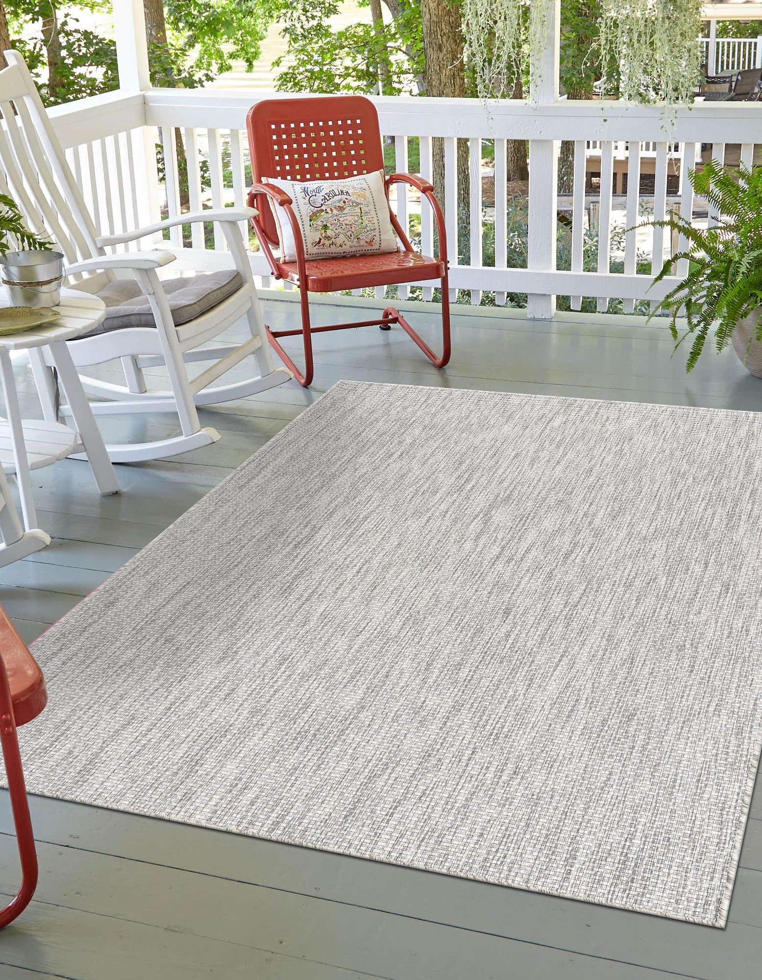 Rechteck Outdoor Teppich Tulum Outdoor Solid in Hellgrau von Hadorn™ - Lifestyle Image