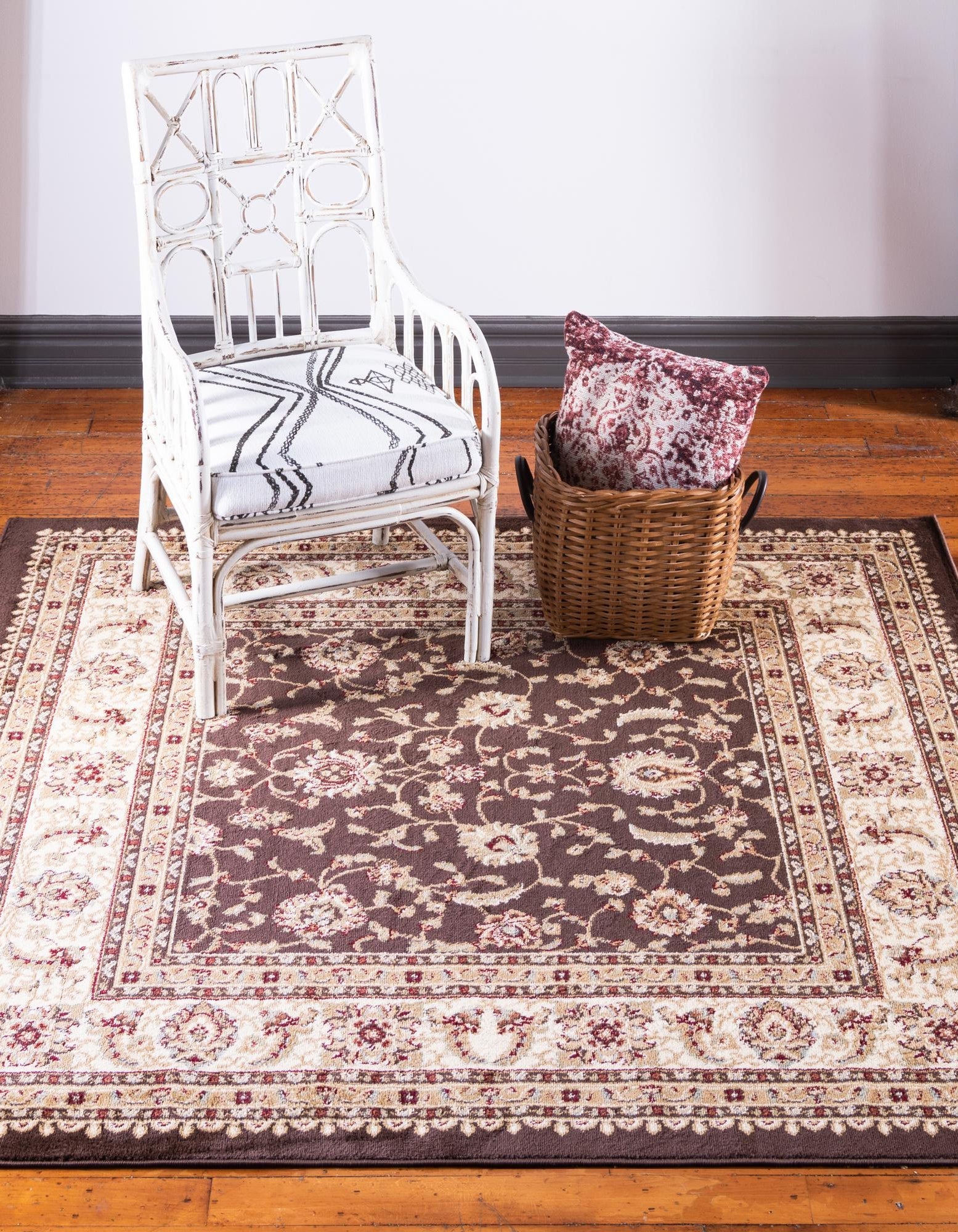 Quadratisch Teppich Classic Agra in Braun von Hadorn™ - Lifestyle Image