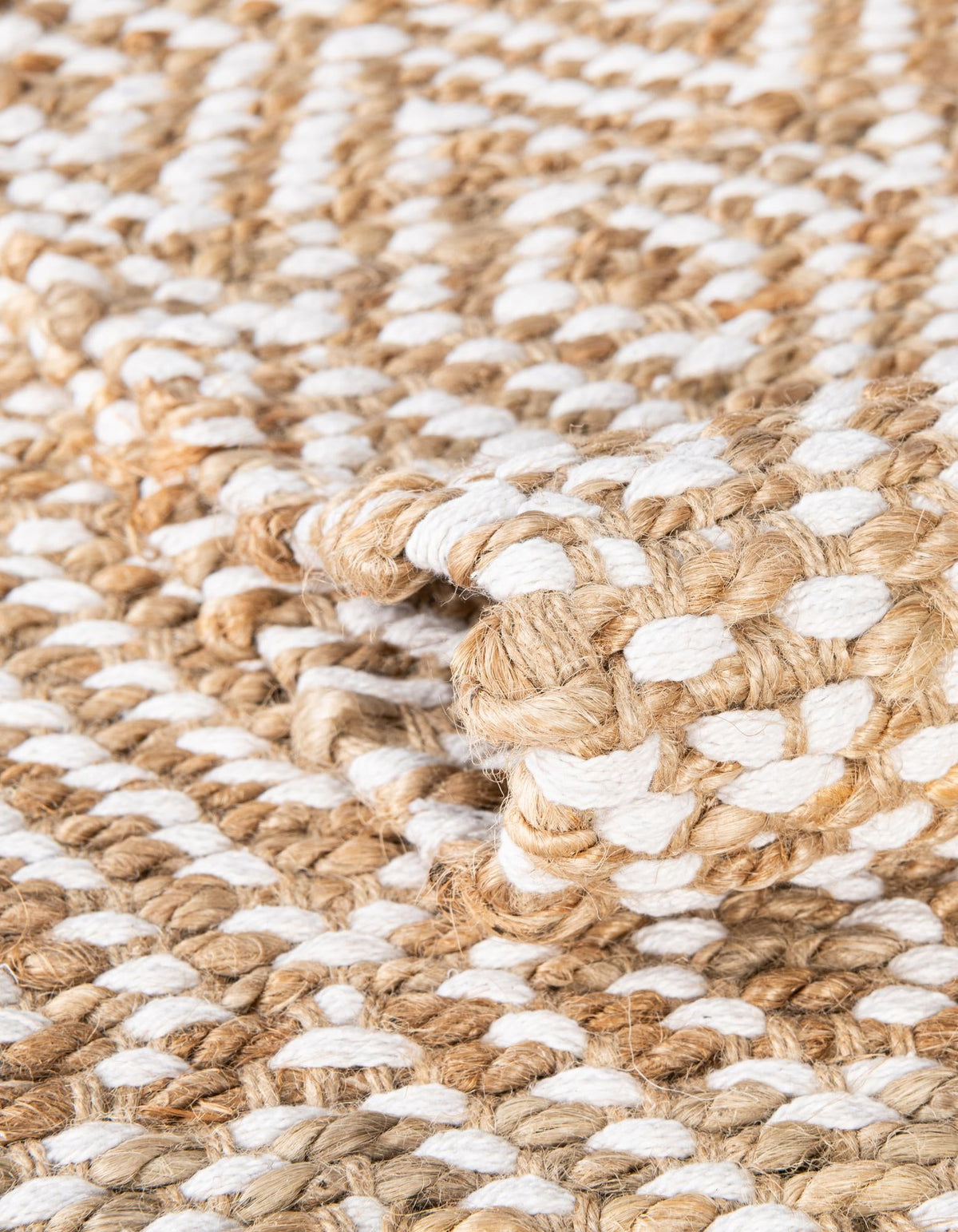 Rechteck Teppich Braided Jute in Natürlich von Hadorn™ - Lifestyle Image