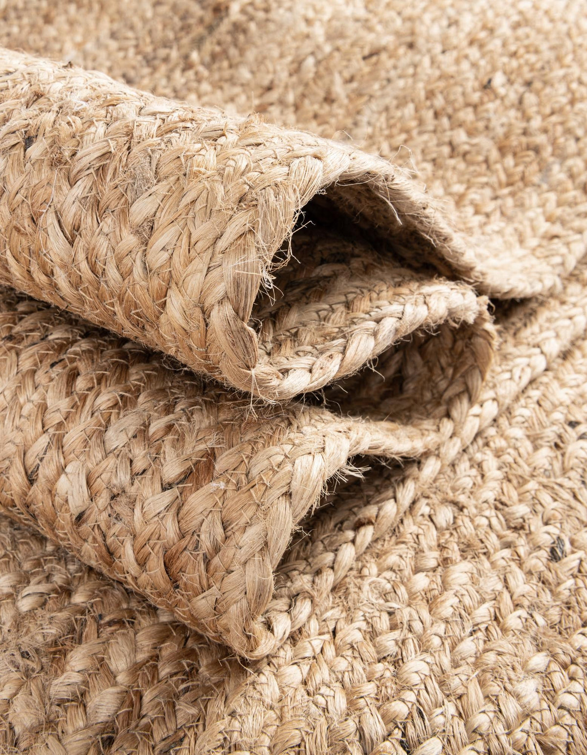 Quadratisch Teppich Braided Jute in Natürlich von Hadorn™ - Lifestyle Image