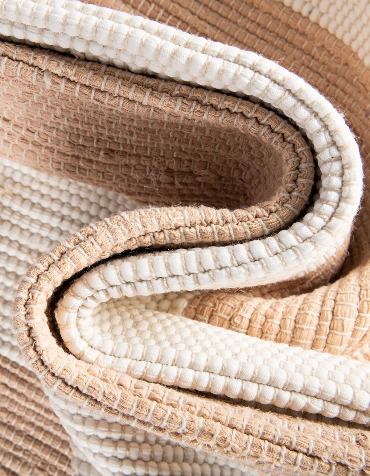 Rechteck Handgeflochten Teppich Chindi Rag in Beige von Hadorn™ - Lifestyle Image