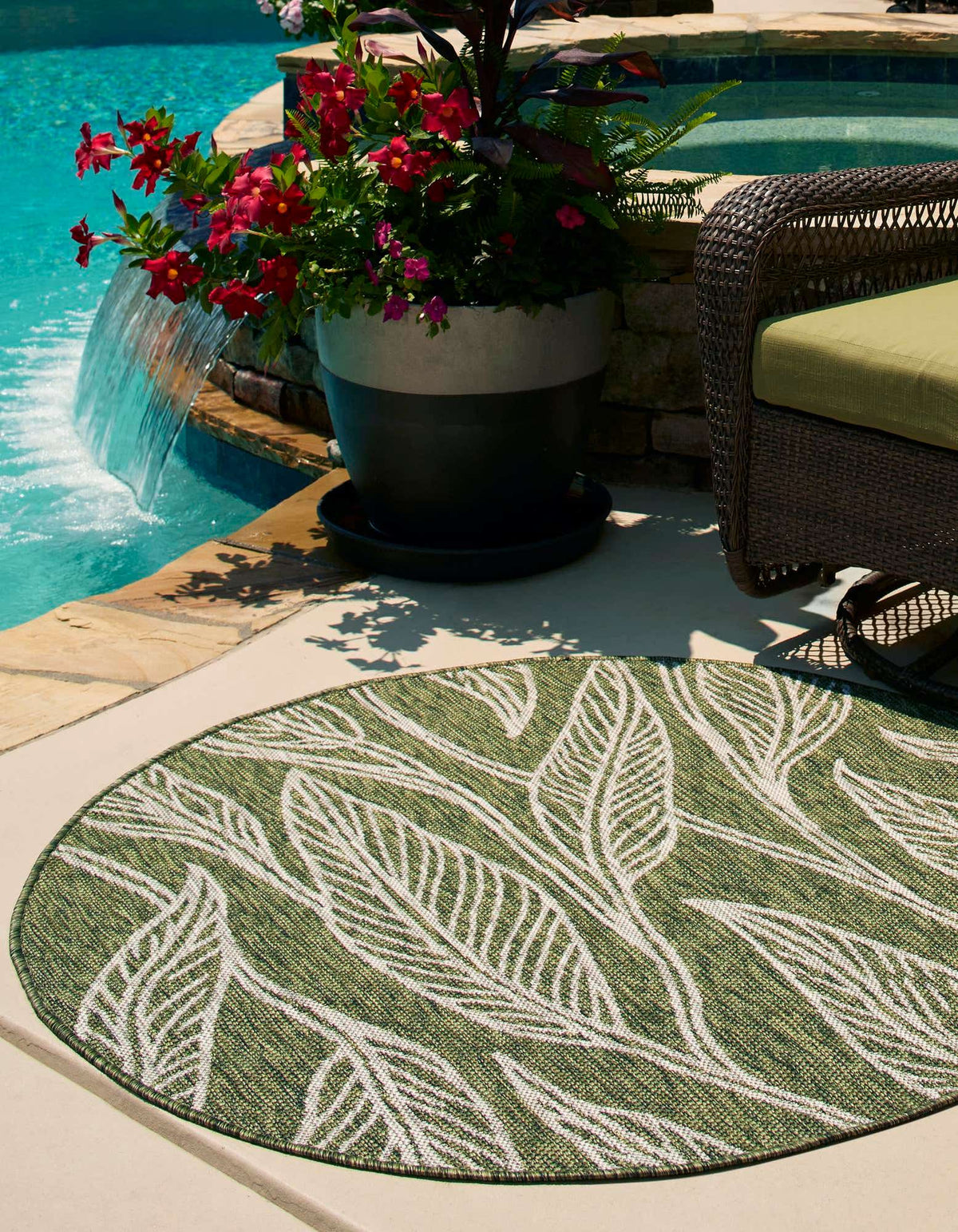 Rund Outdoor Teppich Tulum Outdoor in Grün von Hadorn™ - Lifestyle Image