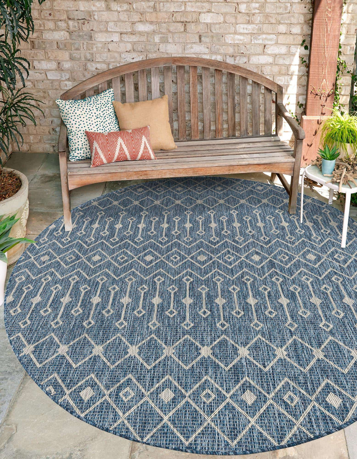 Rund Outdoor Teppich Tulum Outdoor in Blau von Hadorn™ - Lifestyle Image