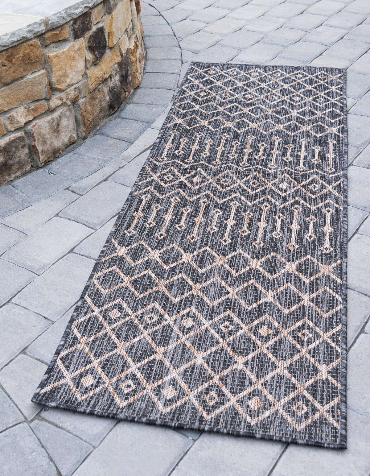 Läufer Outdoor Teppich Tulum Outdoor in Anthrazit von Hadorn™ - Lifestyle Image