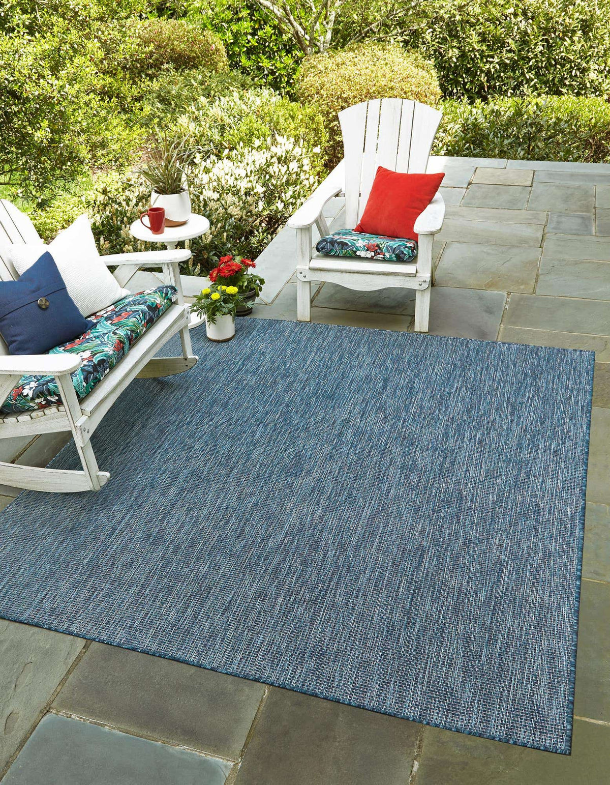 Quadratisch Outdoor Teppich Tulum Outdoor in Blau von Hadorn™ - Lifestyle Image