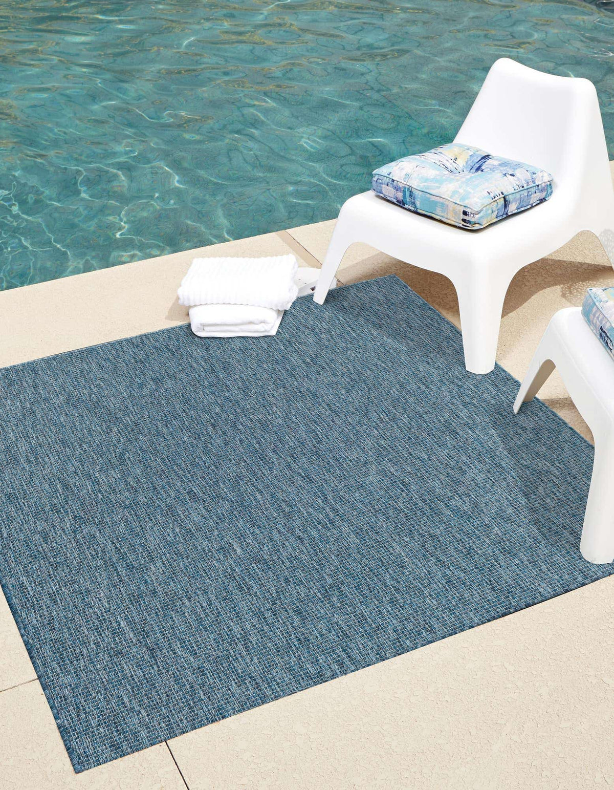 Quadratisch Outdoor Teppich Tulum Outdoor in Blau von Hadorn™ - Lifestyle Image
