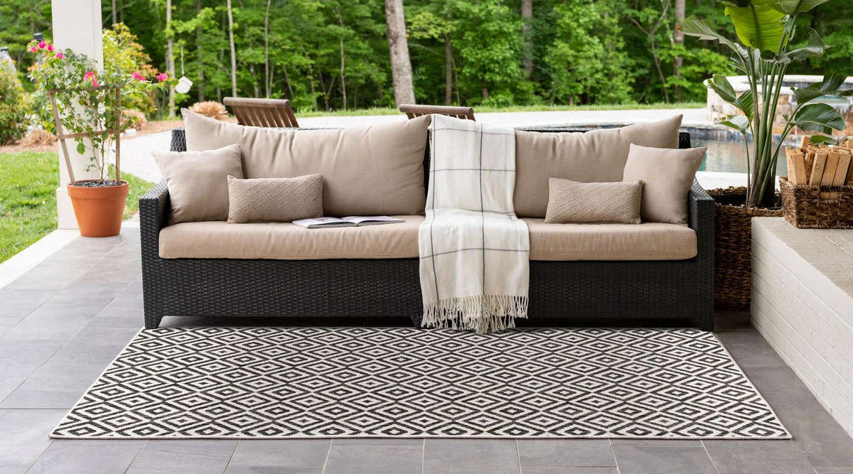 Rechteck Outdoor Teppich Tulum Outdoor in Anthrazit von Hadorn™ - Lifestyle Image
