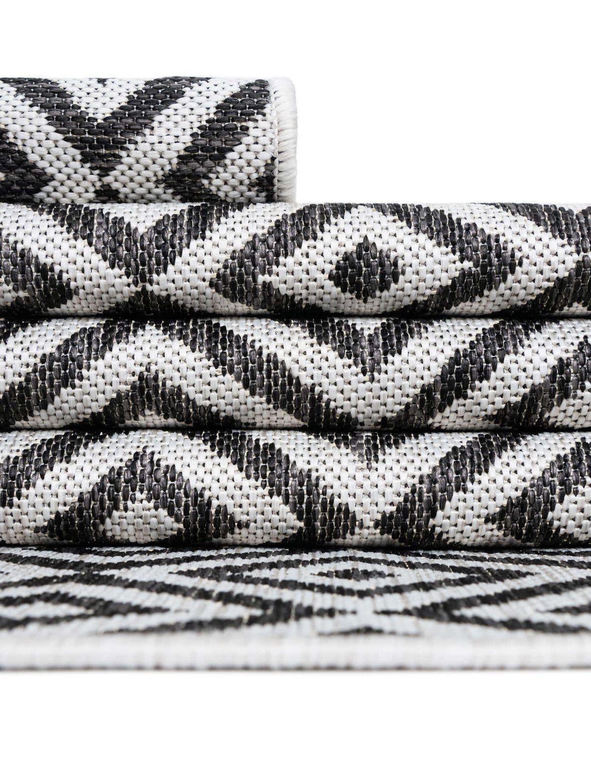 Oval Outdoor Teppich Tulum Outdoor in Anthrazit von Hadorn™ - Lifestyle Image