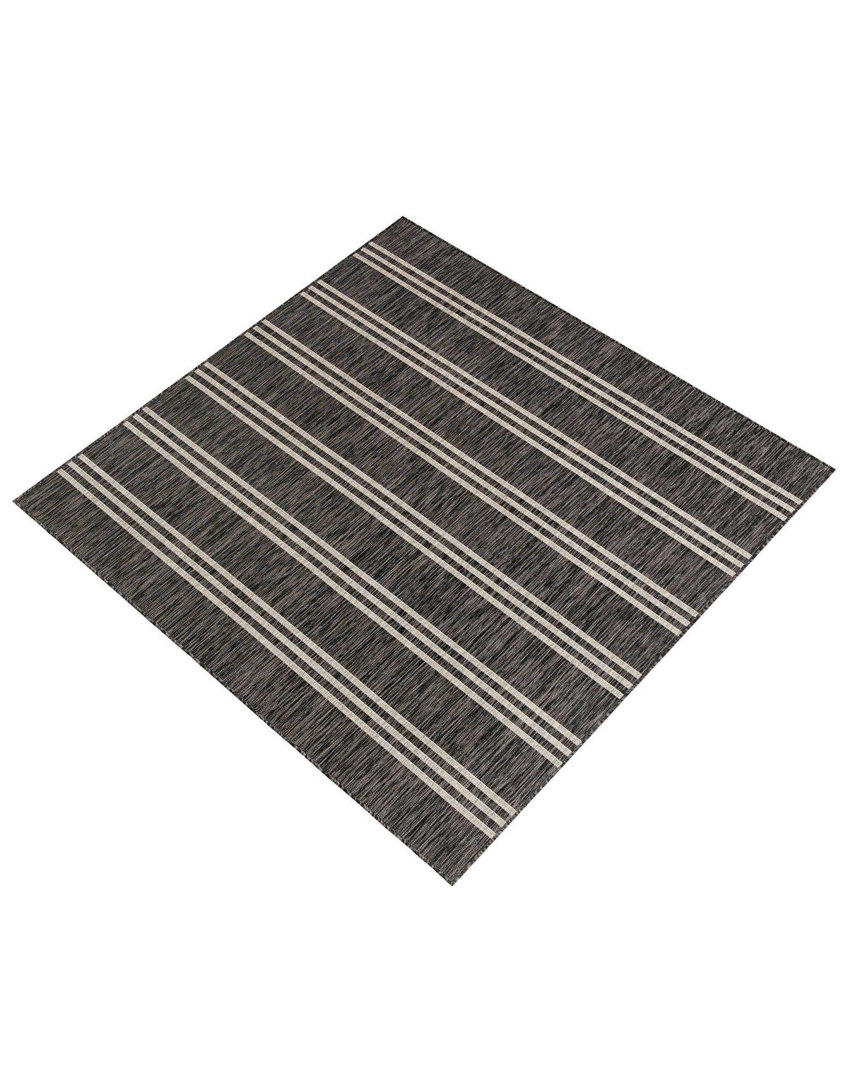 Quadratisch Outdoor Teppich Tulum Outdoor in Holzkohle von Hadorn™ - Lifestyle Image