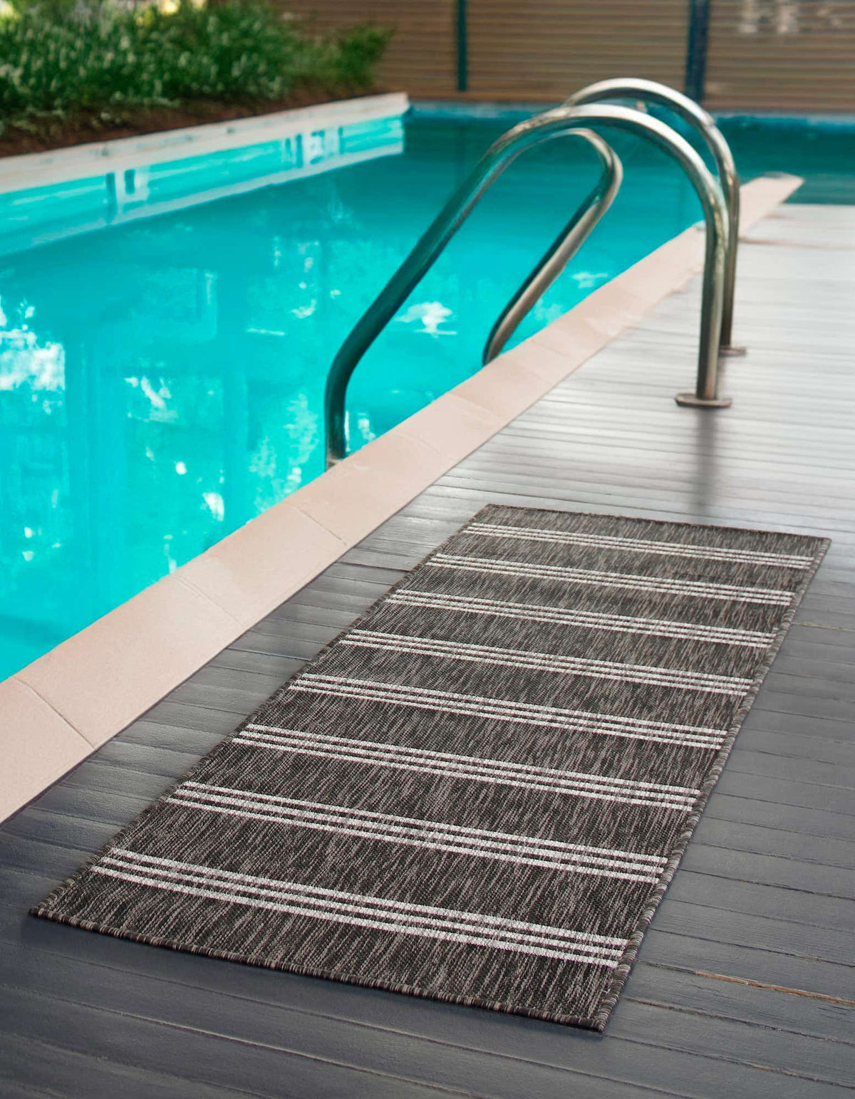 Läufer Outdoor Teppich Tulum Outdoor in Holzkohle von Hadorn™ - Lifestyle Image