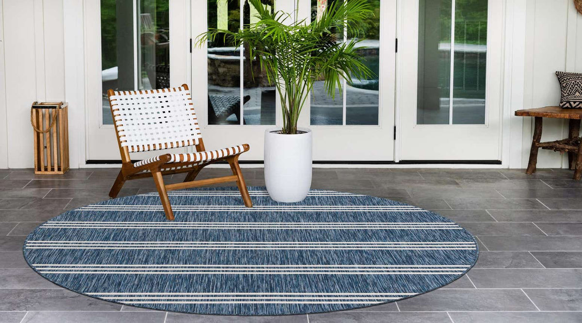 Rund Outdoor Teppich Tulum Outdoor in Blau von Hadorn™ - Lifestyle Image