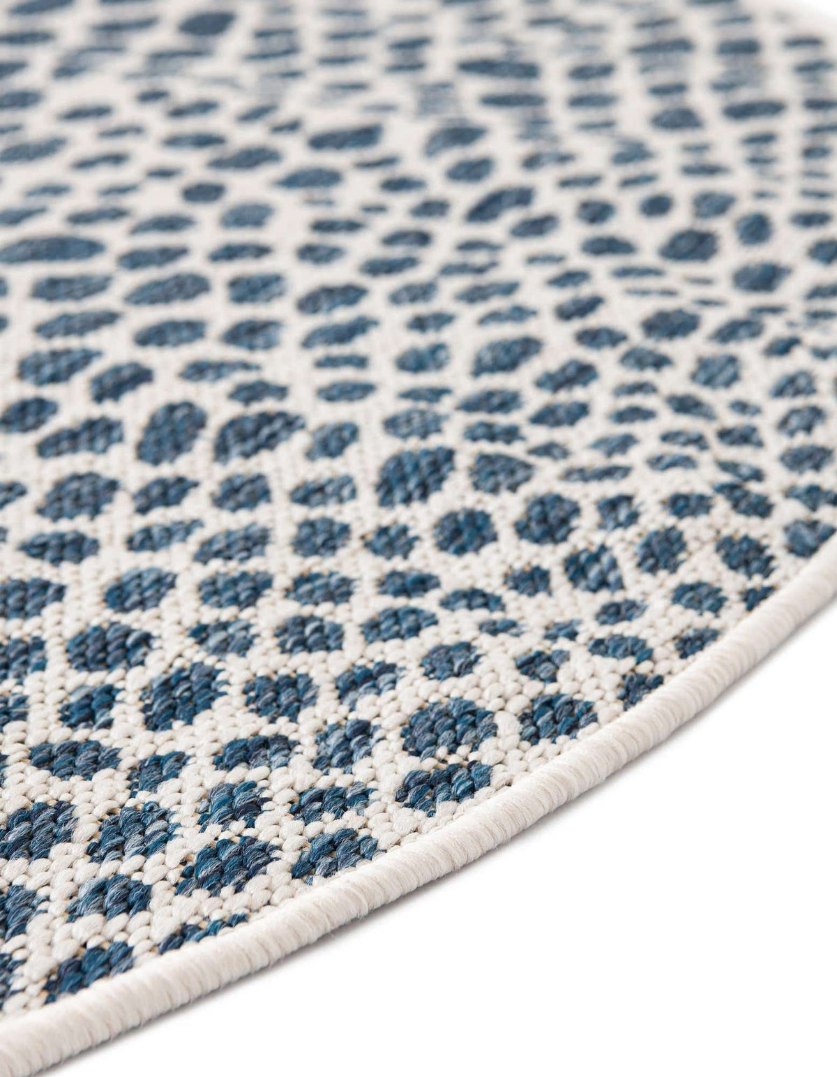 Oval Outdoor Teppich Tulum Outdoor in Blau von Hadorn™ - Lifestyle Image