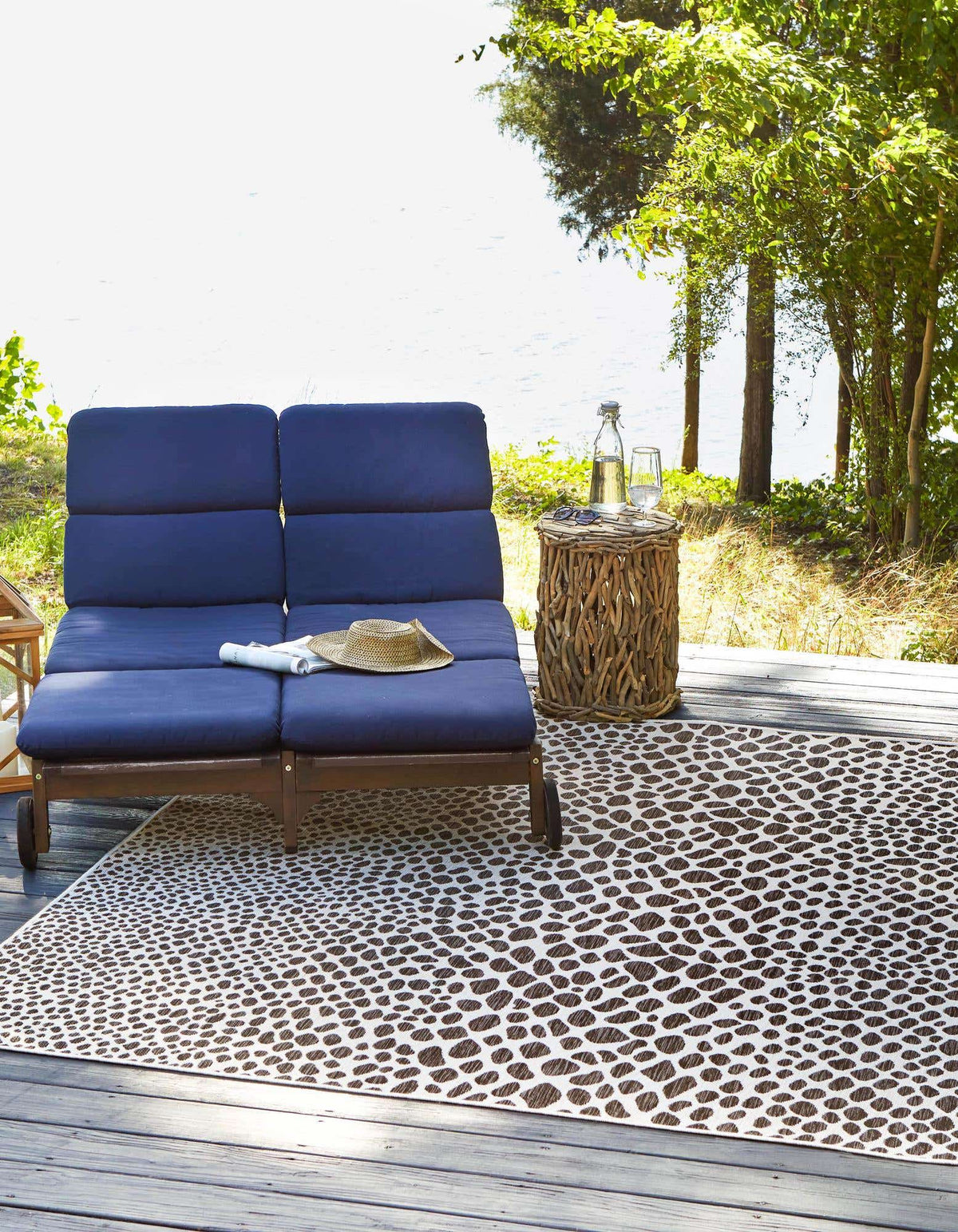 Quadratisch Outdoor Teppich Tulum Outdoor in Schwarz von Hadorn™ - Lifestyle Image