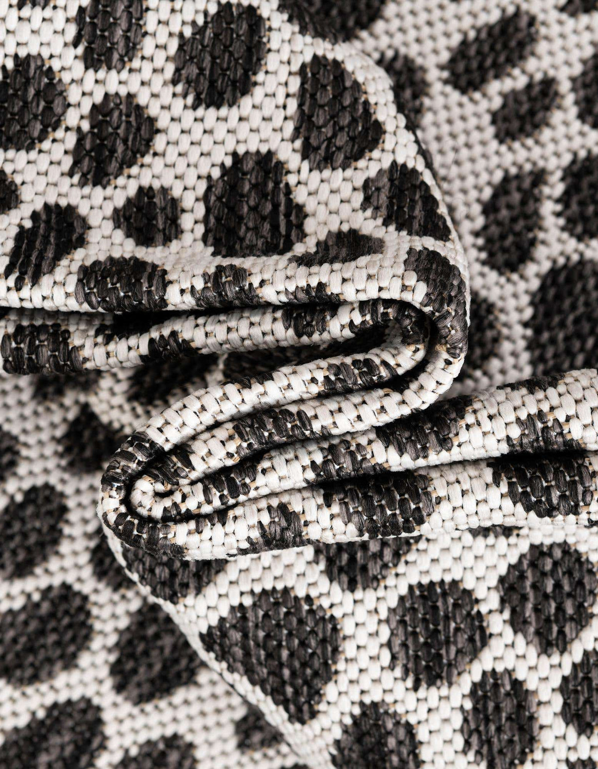 Rund Outdoor Teppich Tulum Outdoor in Schwarz von Hadorn™ - Lifestyle Image