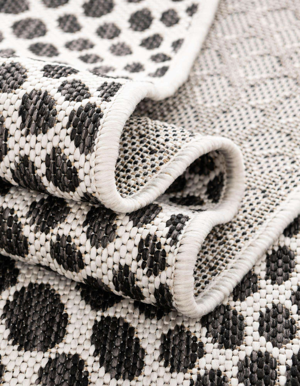 Rechteck Outdoor Teppich Tulum Outdoor in Schwarz von Hadorn™ - Lifestyle Image