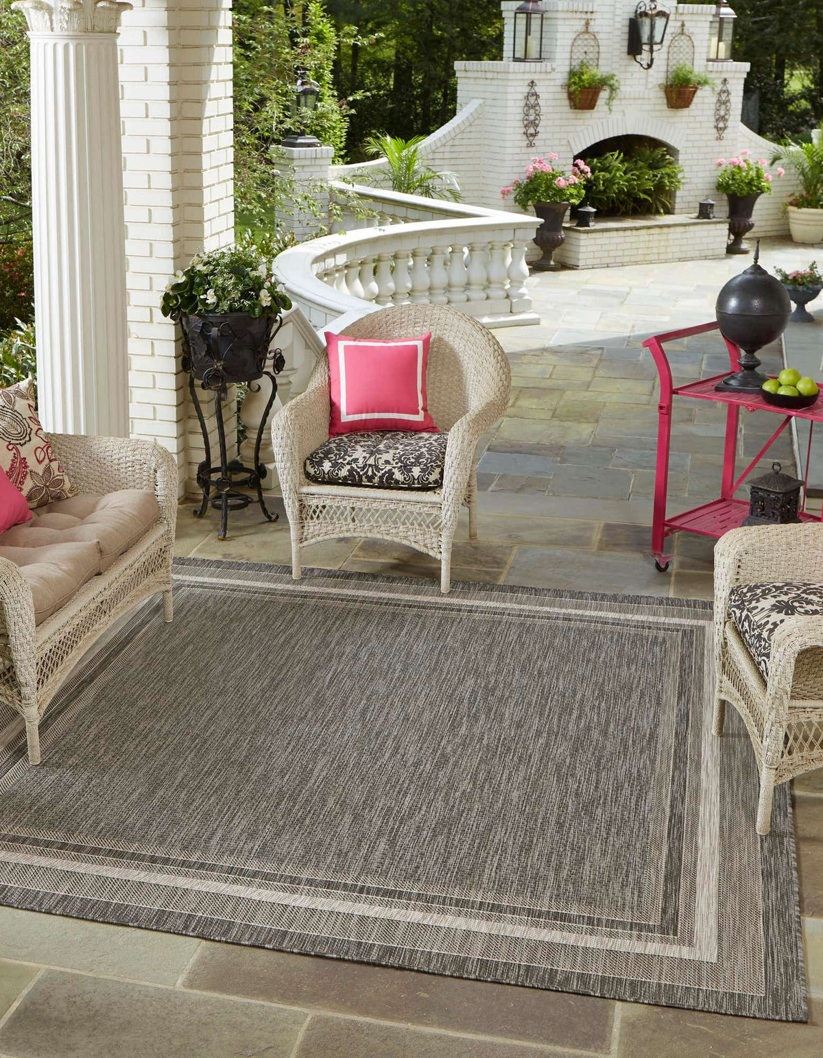 Quadratisch Outdoor Teppich Tulum Outdoor in Schwarz von Hadorn™ - Lifestyle Image