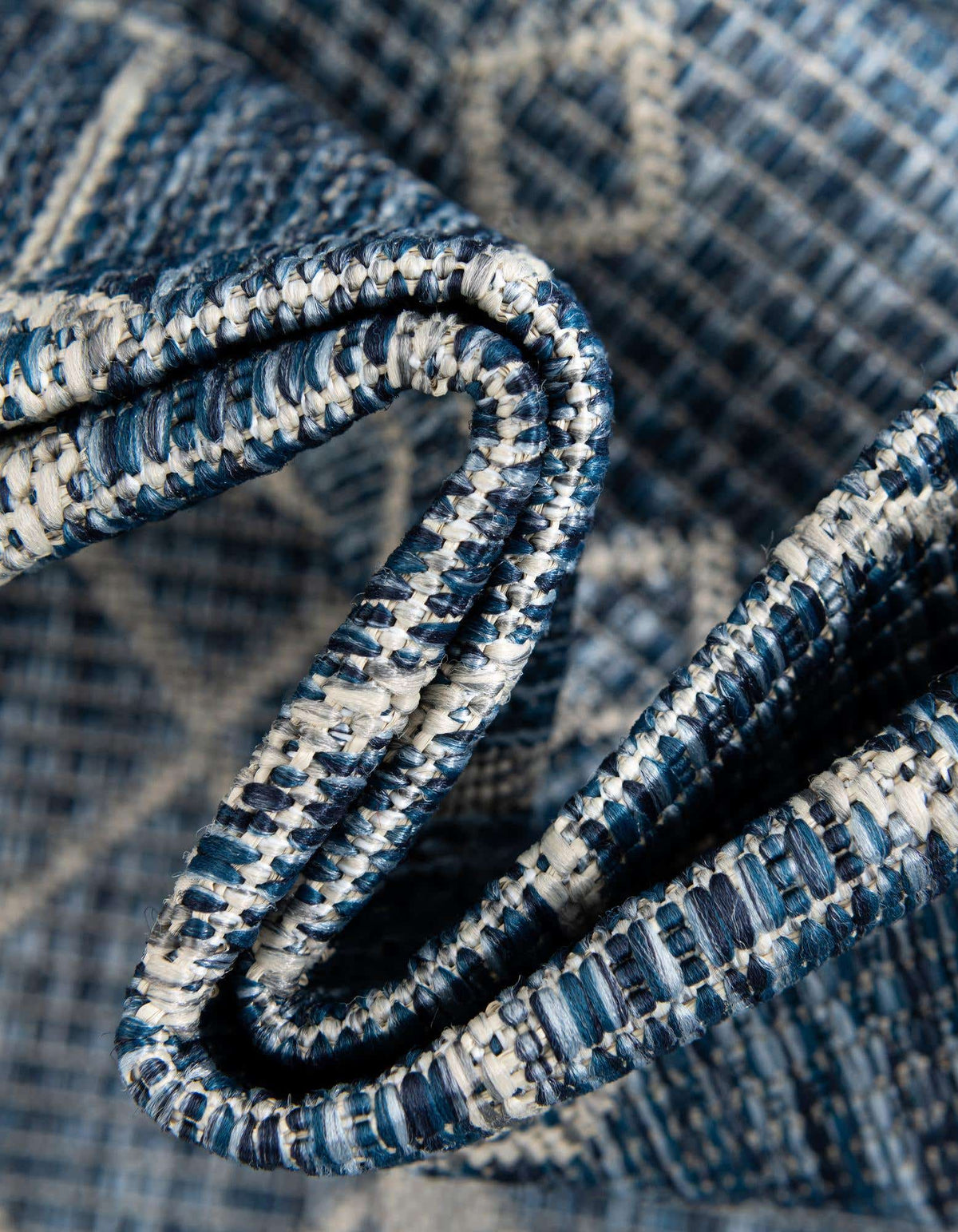 Oval Outdoor Teppich Tulum Outdoor in Blau von Hadorn™ - Lifestyle Image