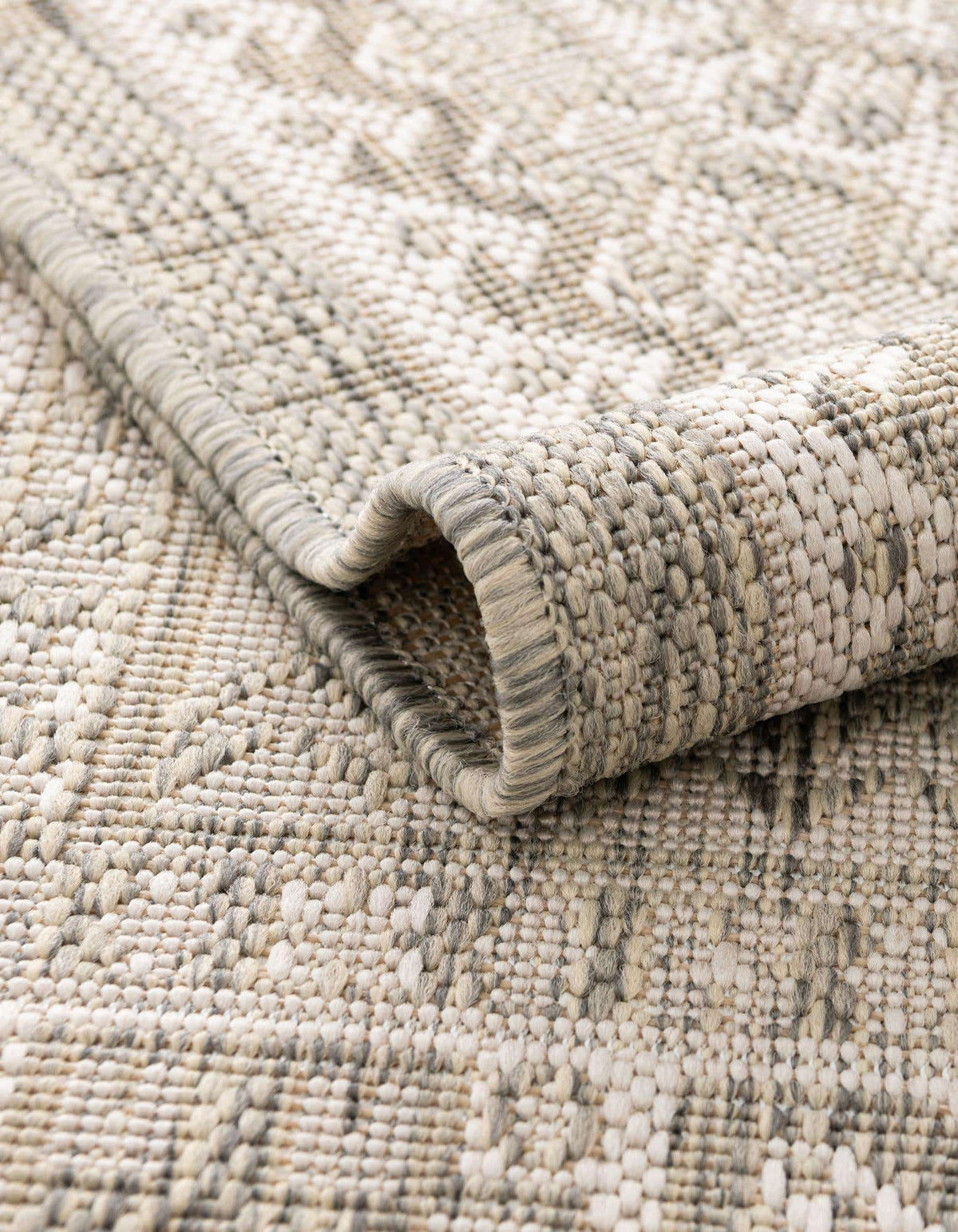 Rund Outdoor Teppich Tulum Outdoor in Hellgrau von Hadorn™ - Lifestyle Image