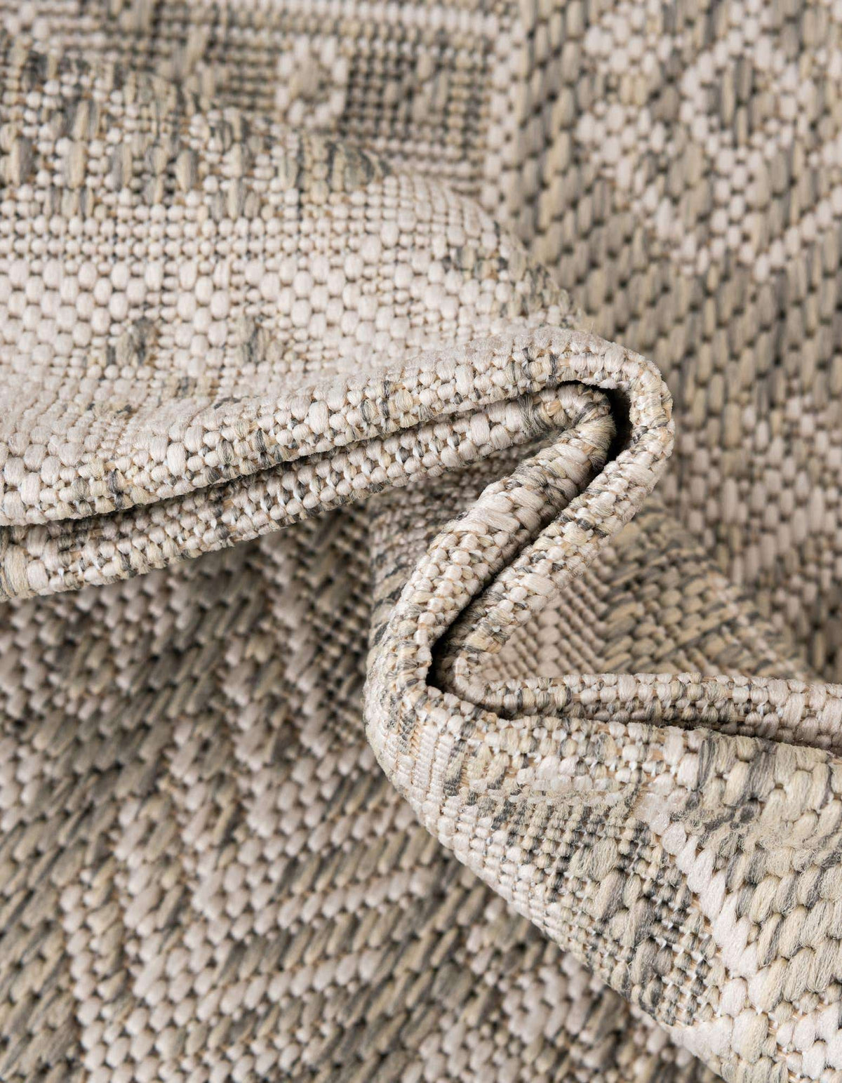 Achteck Outdoor Teppich Tulum Outdoor in Hellgrau von Hadorn™ - Lifestyle Image