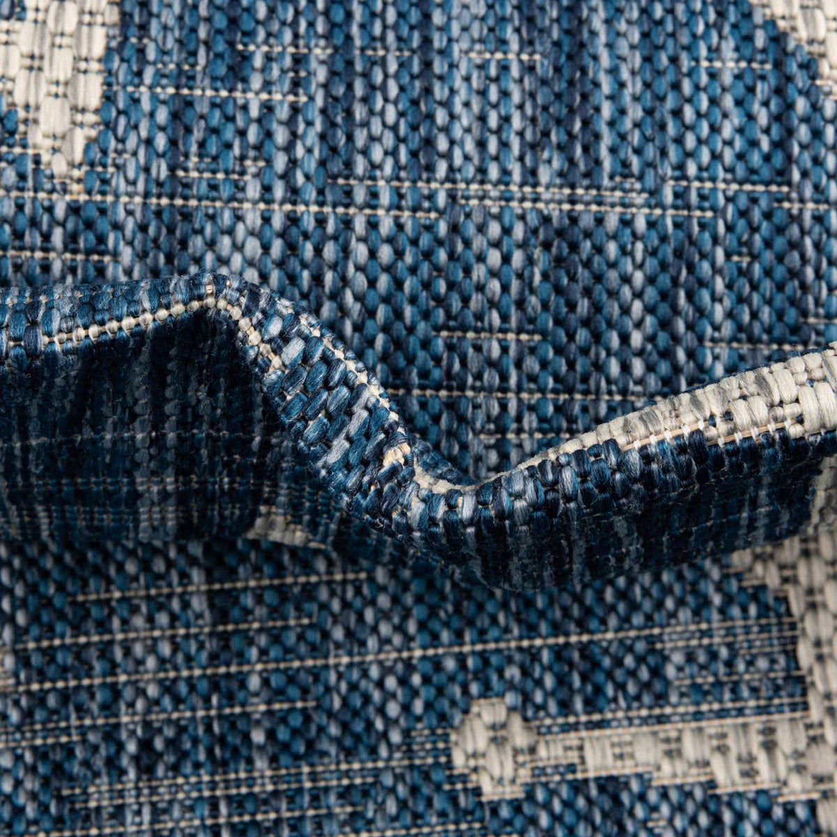 Rechteck Outdoor Teppich Tulum Outdoor in Blau von Hadorn™ - Lifestyle Image