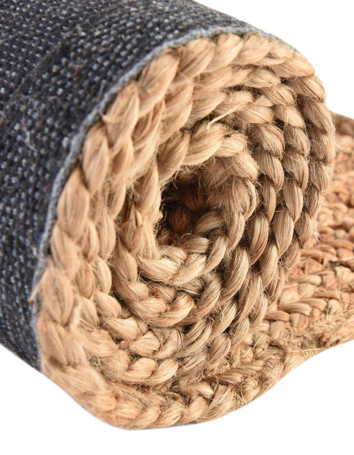 Rechteck Handgeflochten Teppich Braided Jute Luxe in Natürlich von Hadorn™ - Lifestyle Image