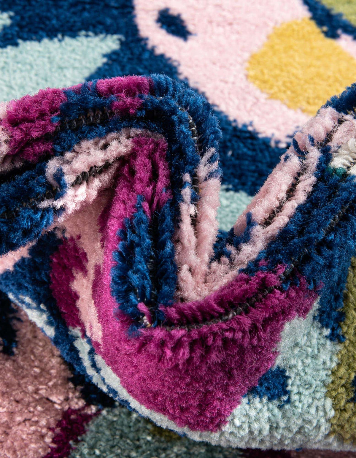 Achteck Teppich Bloom in Marineblau von Hadorn™ - Lifestyle Image