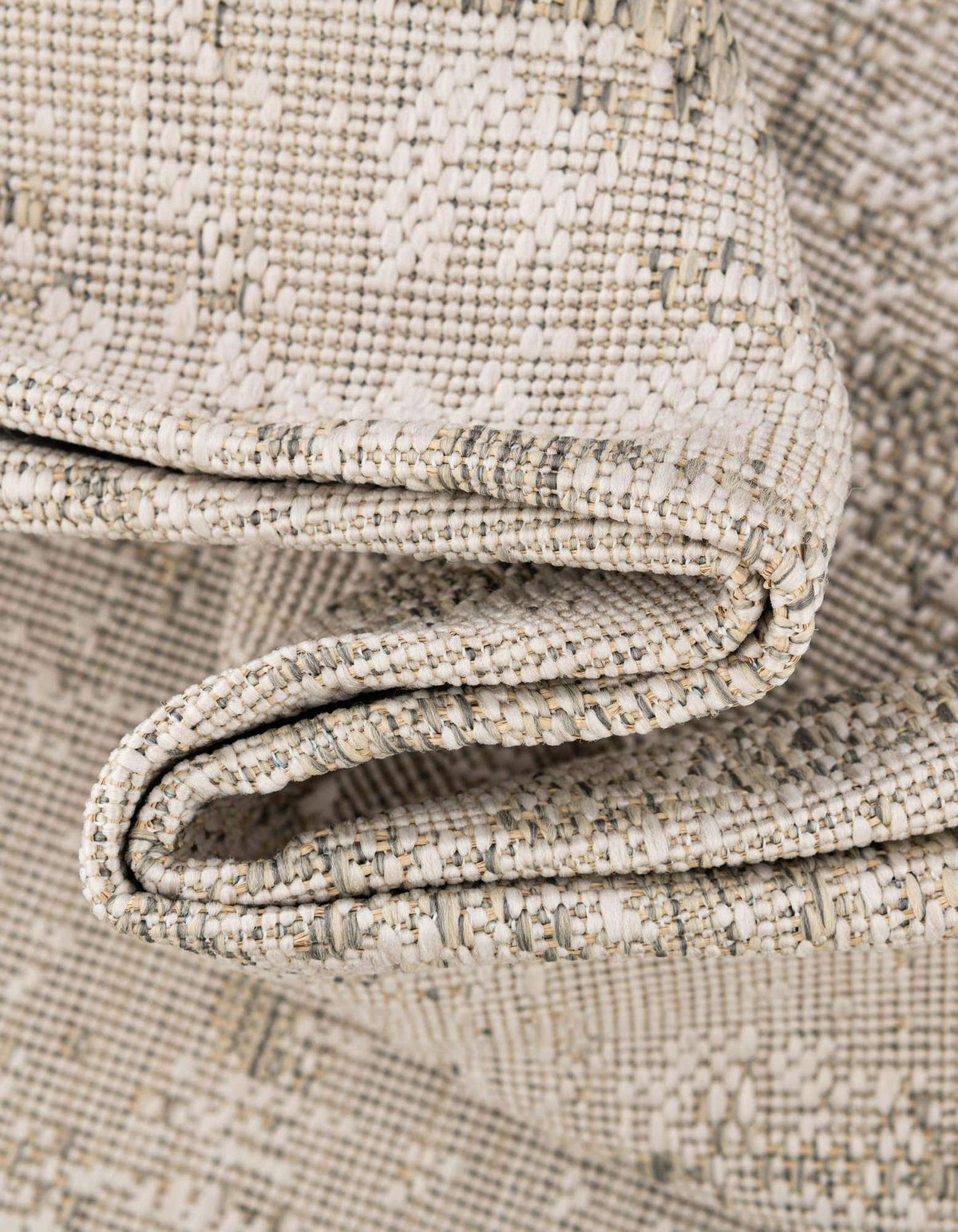 Rechteck Outdoor Teppich Tulum Outdoor in Grau von Hadorn™ - Lifestyle Image