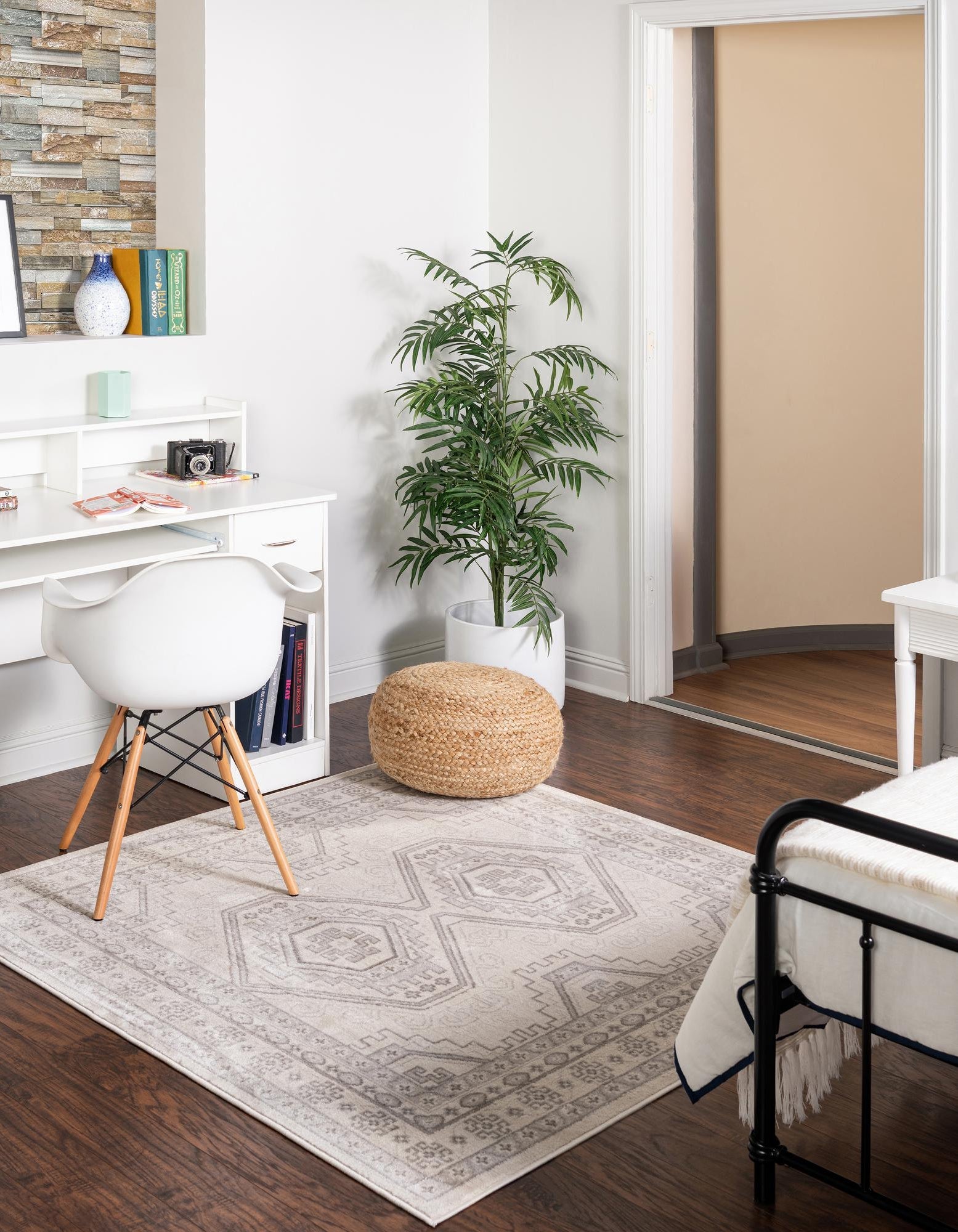 Quadratisch Teppich Charlotte in Elfenbein von Hadorn™ - Lifestyle Image