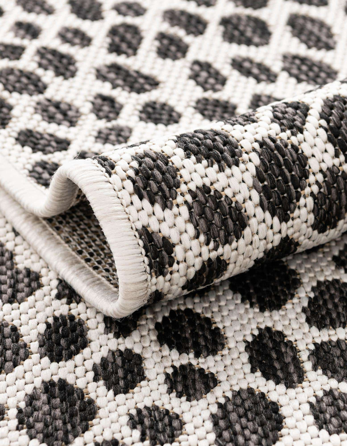 Achteck Outdoor Teppich Tulum Outdoor in Schwarz von Hadorn™ - Lifestyle Image