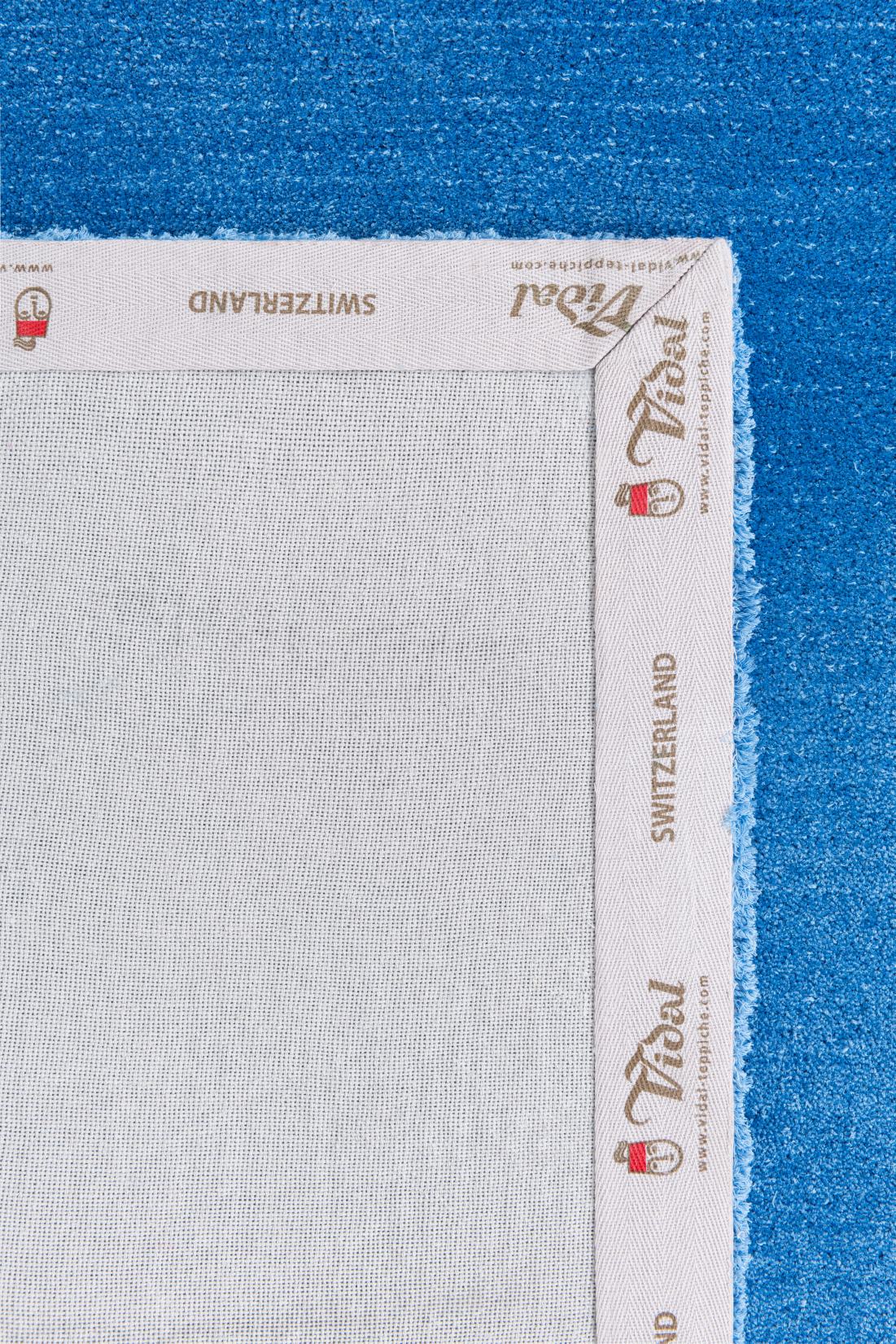 Rechteck Teppich Robotuft in Blau von Hadorn™ - Lifestyle Image