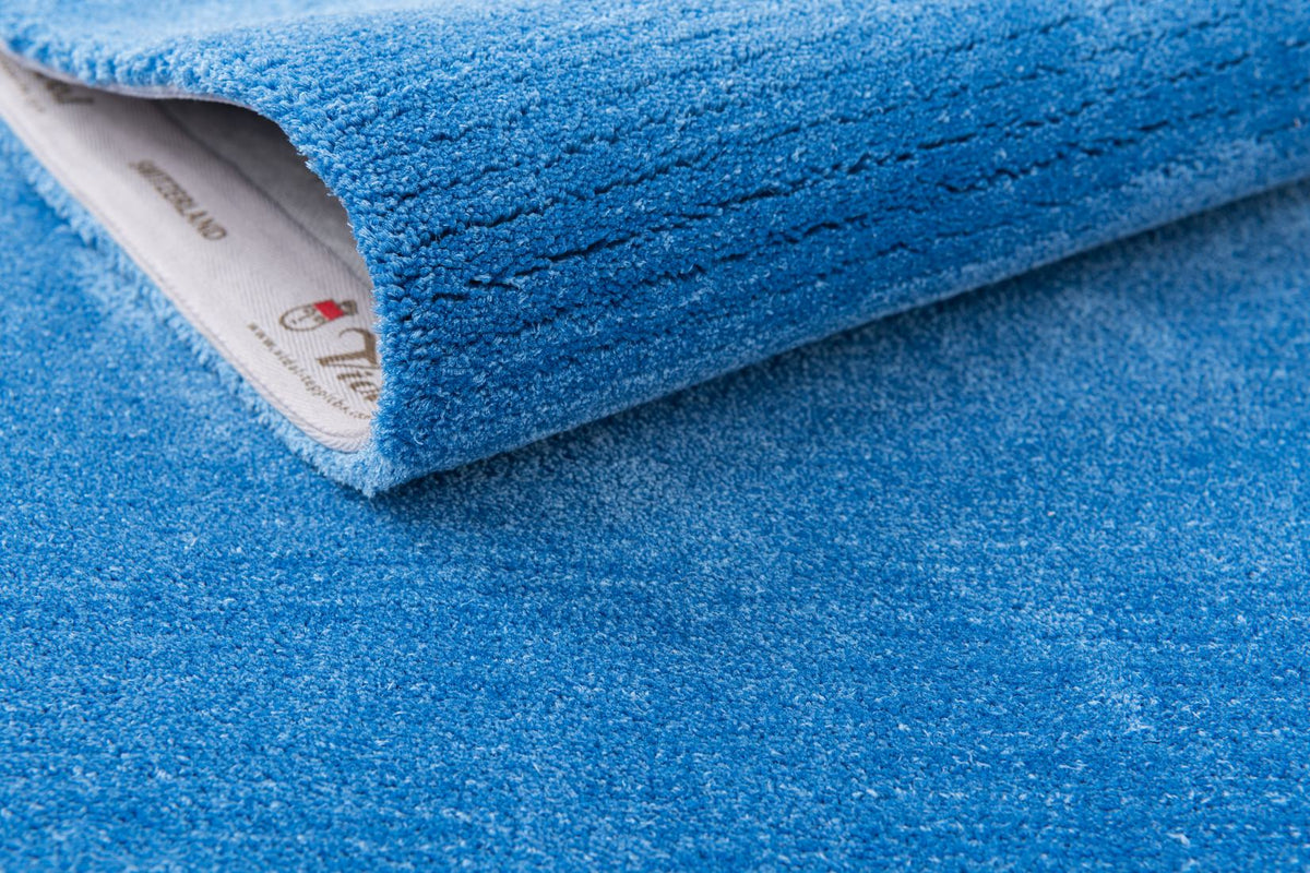 Rechteck Teppich Robotuft in Blau von Hadorn™ - Lifestyle Image