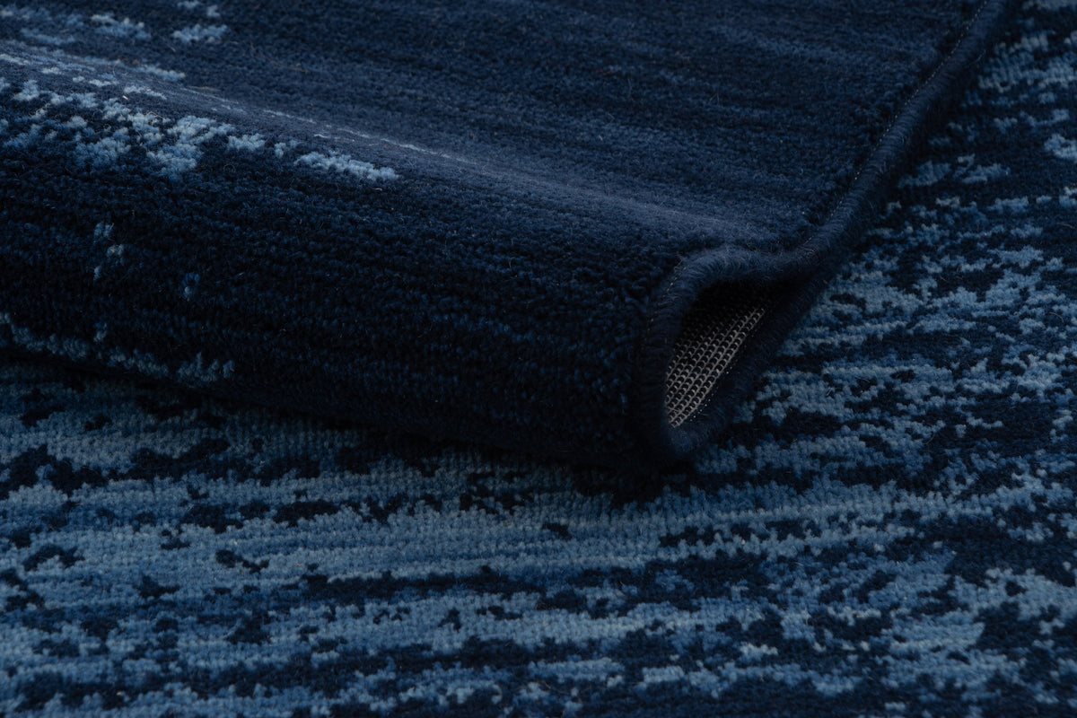 Rechteck Teppich Emmen in Blau von Hadorn™ - Lifestyle Image