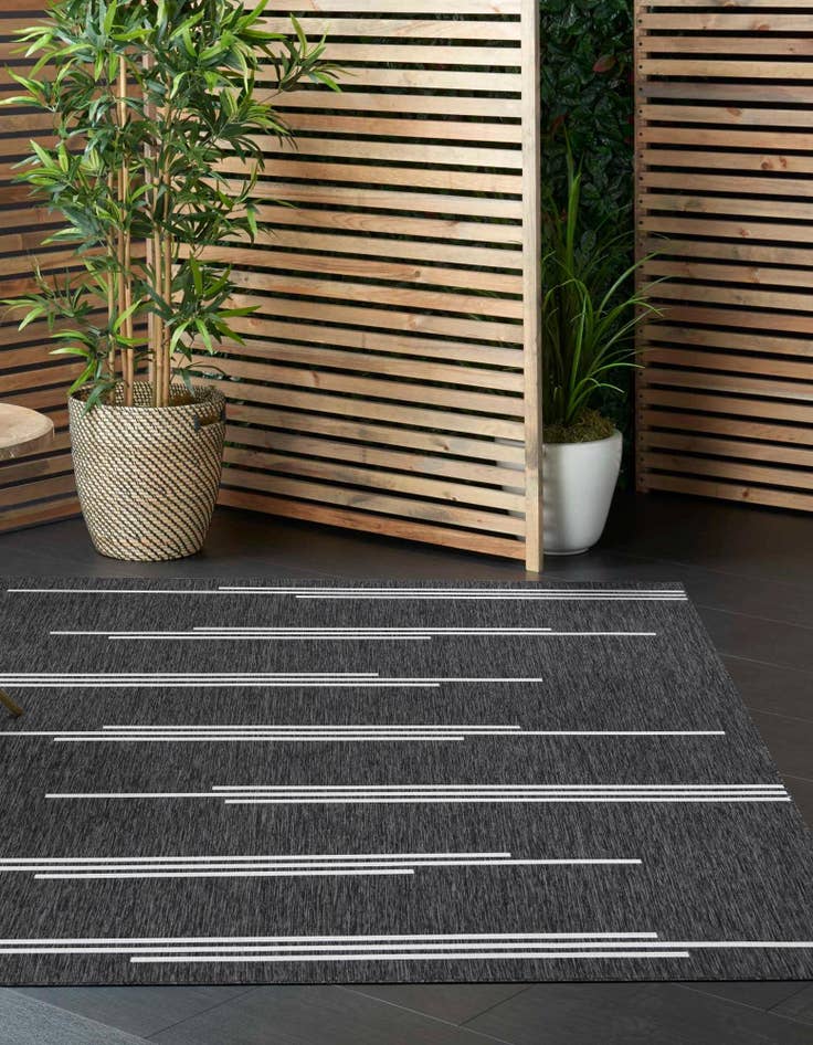 Quadratisch Outdoor Teppich Tulum Outdoor in Schwarz und Weiss von Hadorn™ - Lifestyle Image