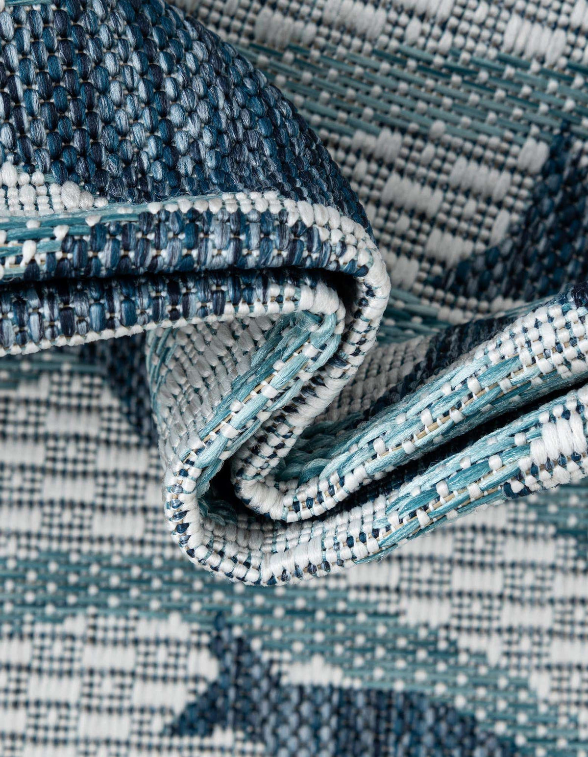 Rund Outdoor Teppich Tulum Outdoor in Blau von Hadorn™ - Lifestyle Image