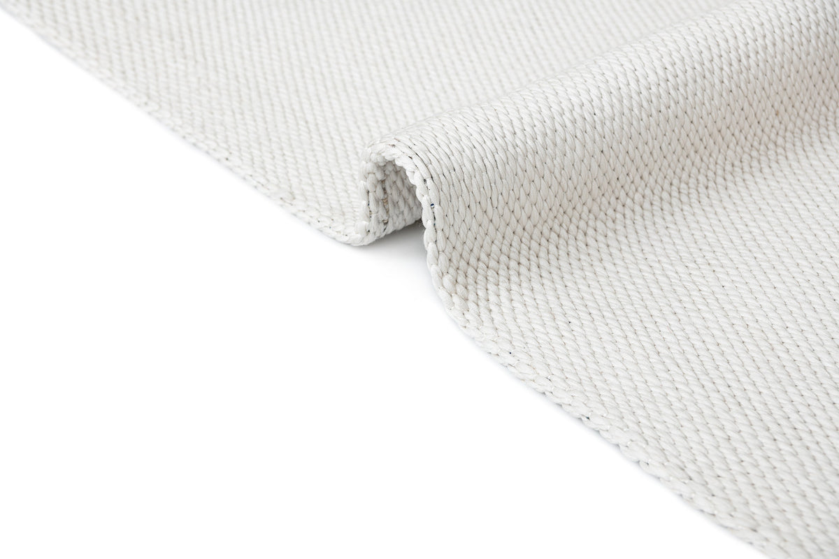 Rechteck Teppich Juniper Solid in Weiss von Hadorn™ - Lifestyle Image