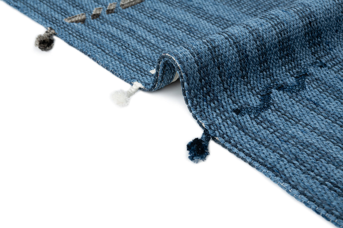 Rechteck Teppich Juniper Greka in Blau von Hadorn™ - Lifestyle Image