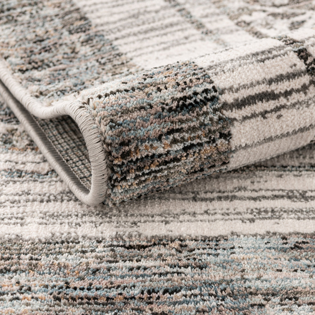 Rechteck Teppich Zora Mosaic in Grau von Hadorn™ - Lifestyle Image