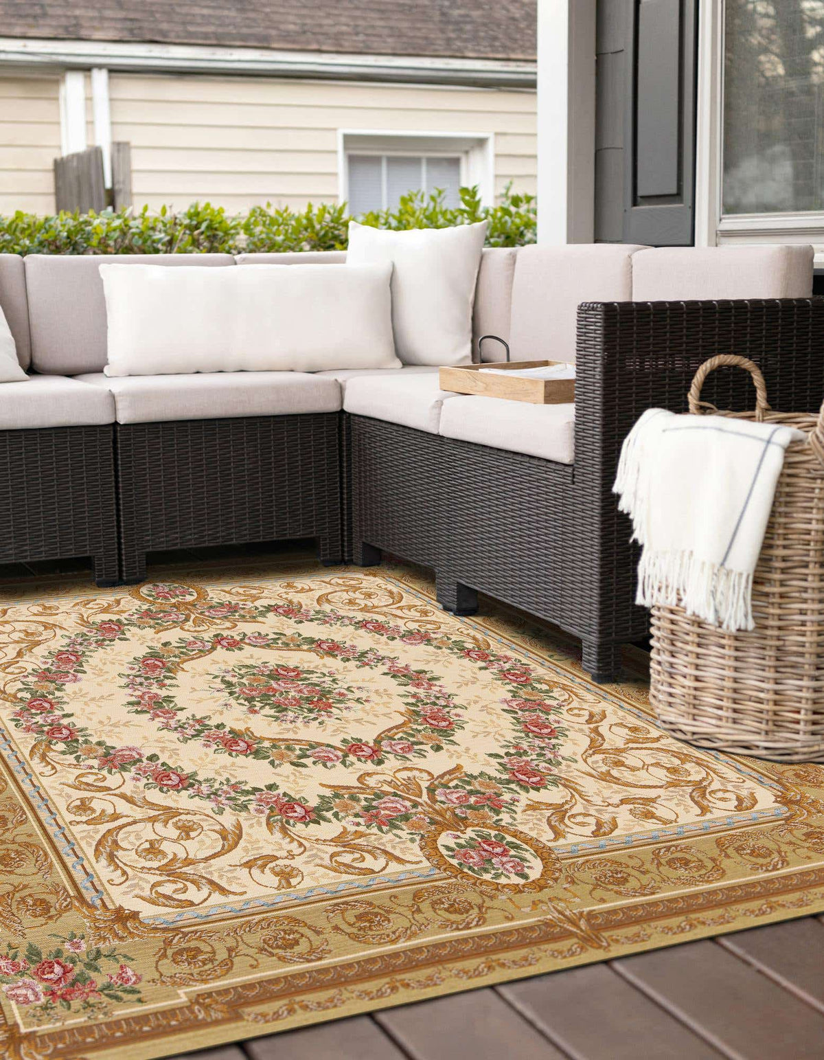 Outdoor Traditional