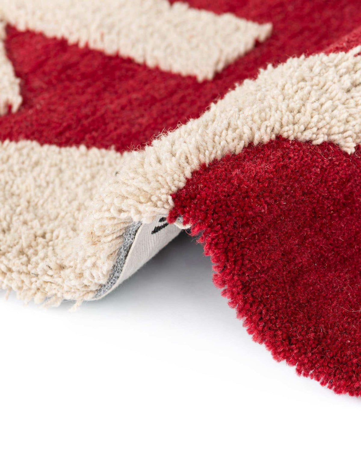Rechteck Teppich AI Handgetuftet in Rot und Elfenbein von Hadorn™ - Lifestyle Image