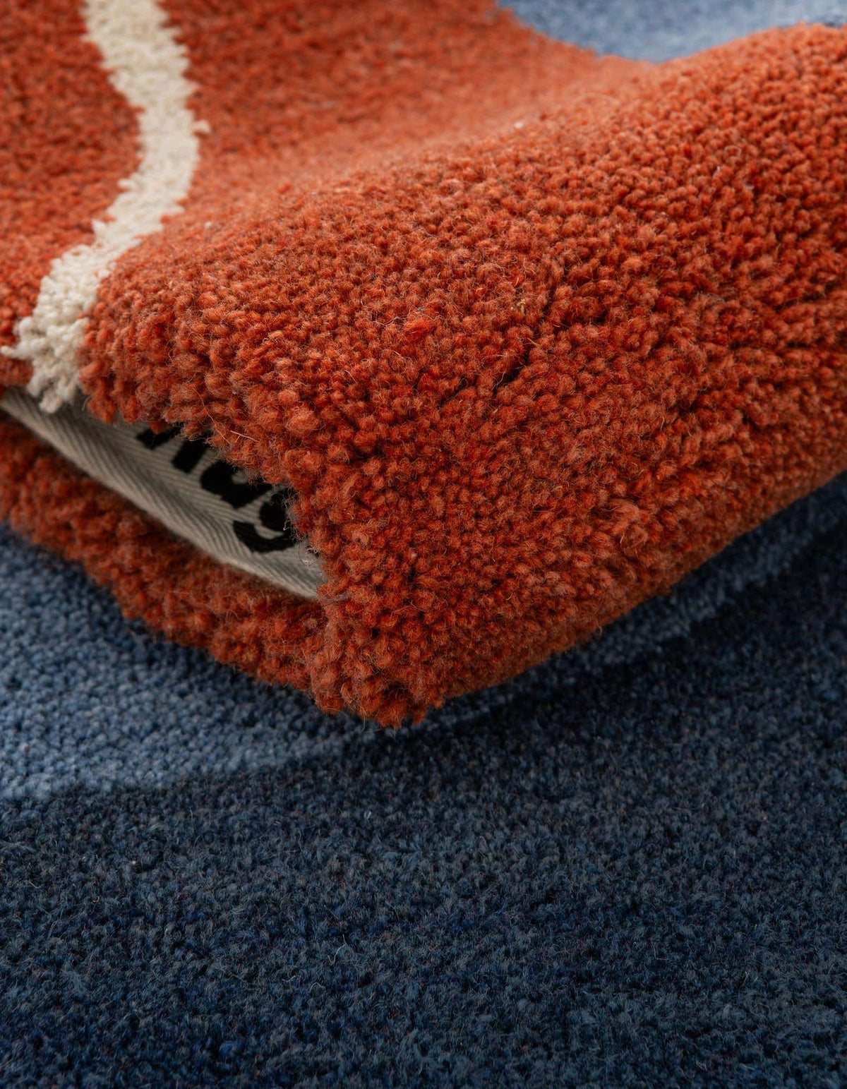 Quadratisch Teppich AI Handgetuftet in Mehrfarbig von Hadorn™ - Lifestyle Image