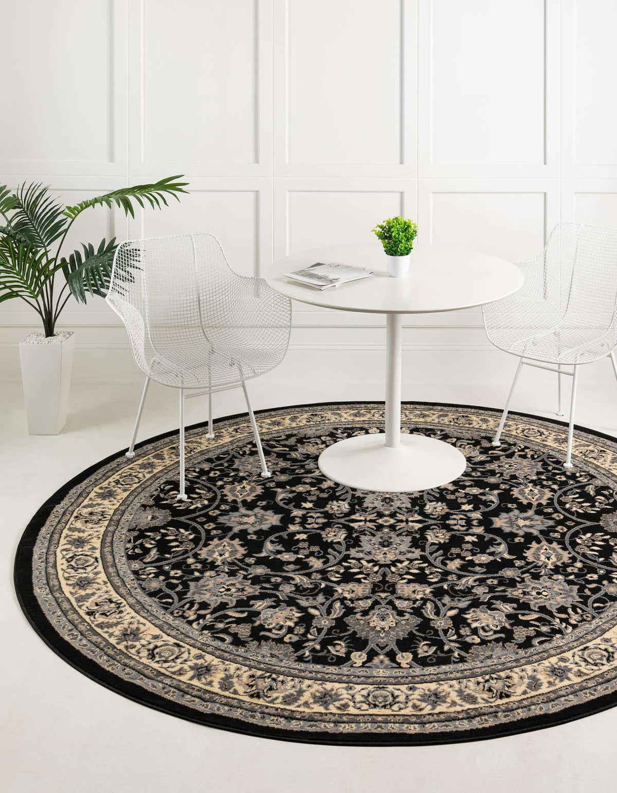 Rund Teppich Kashan Design in Schwarz von Hadorn™ - Lifestyle Image