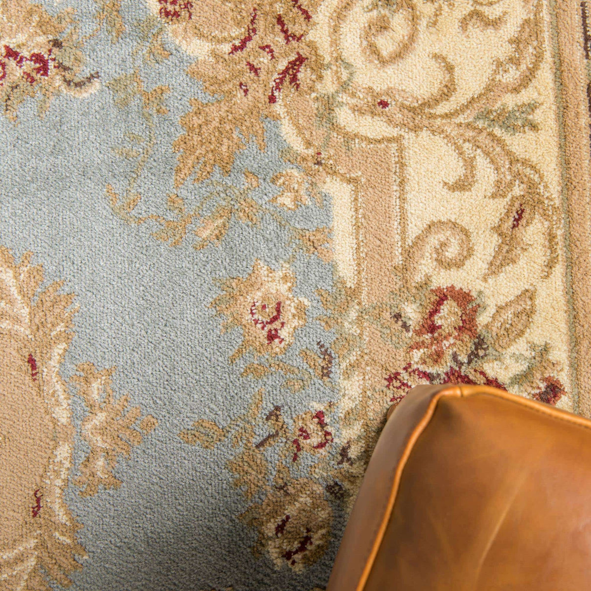 Rechteck Teppich Classic Aubusson in Hellblau von Hadorn™ - Lifestyle Image