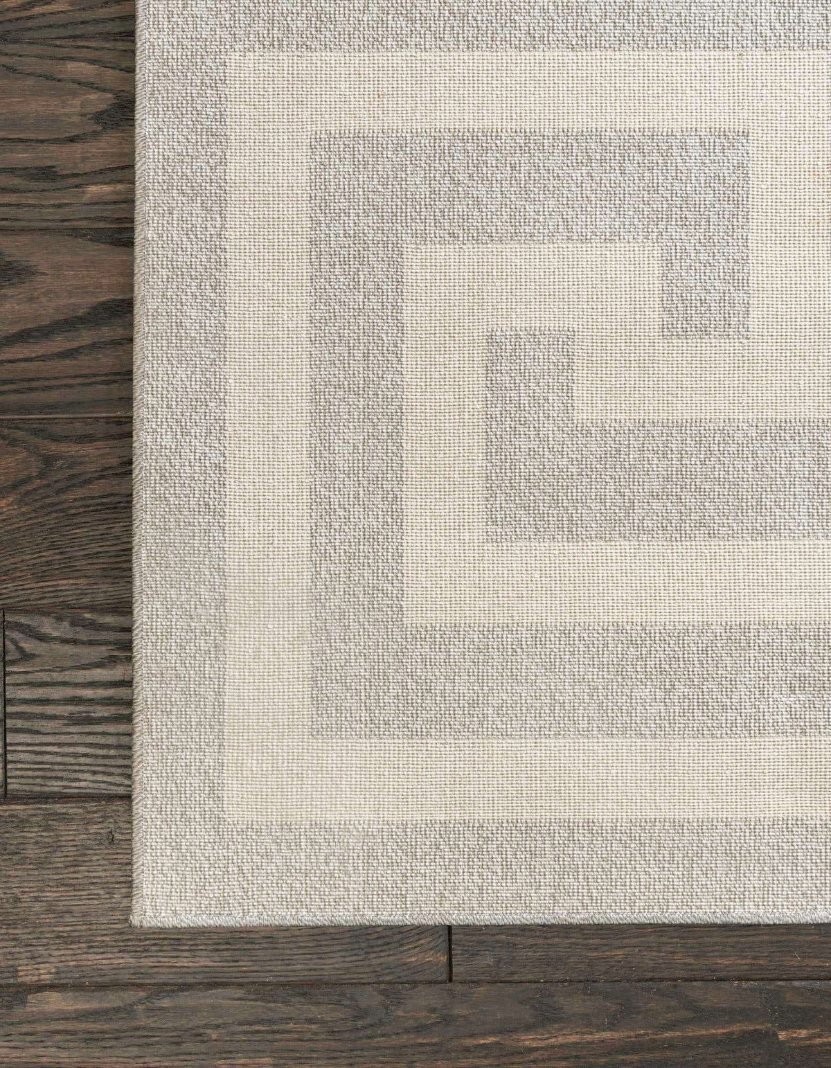 Rechteck Teppich Greek Key in Grau von Hadorn™ - Lifestyle Image