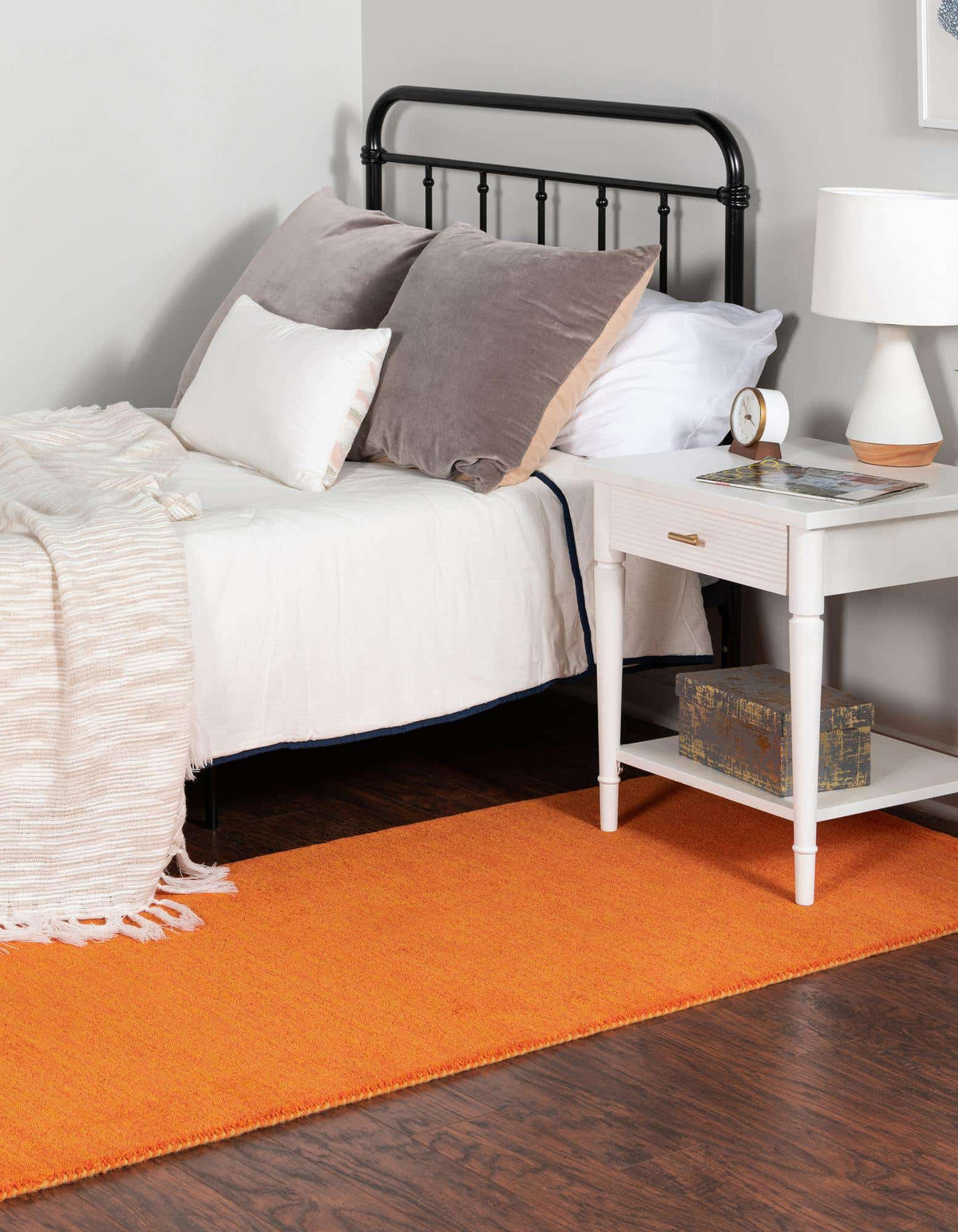 Wolle Teppich Solid Gabbeh in Orange von Hadorn™ - Lifestyle Image