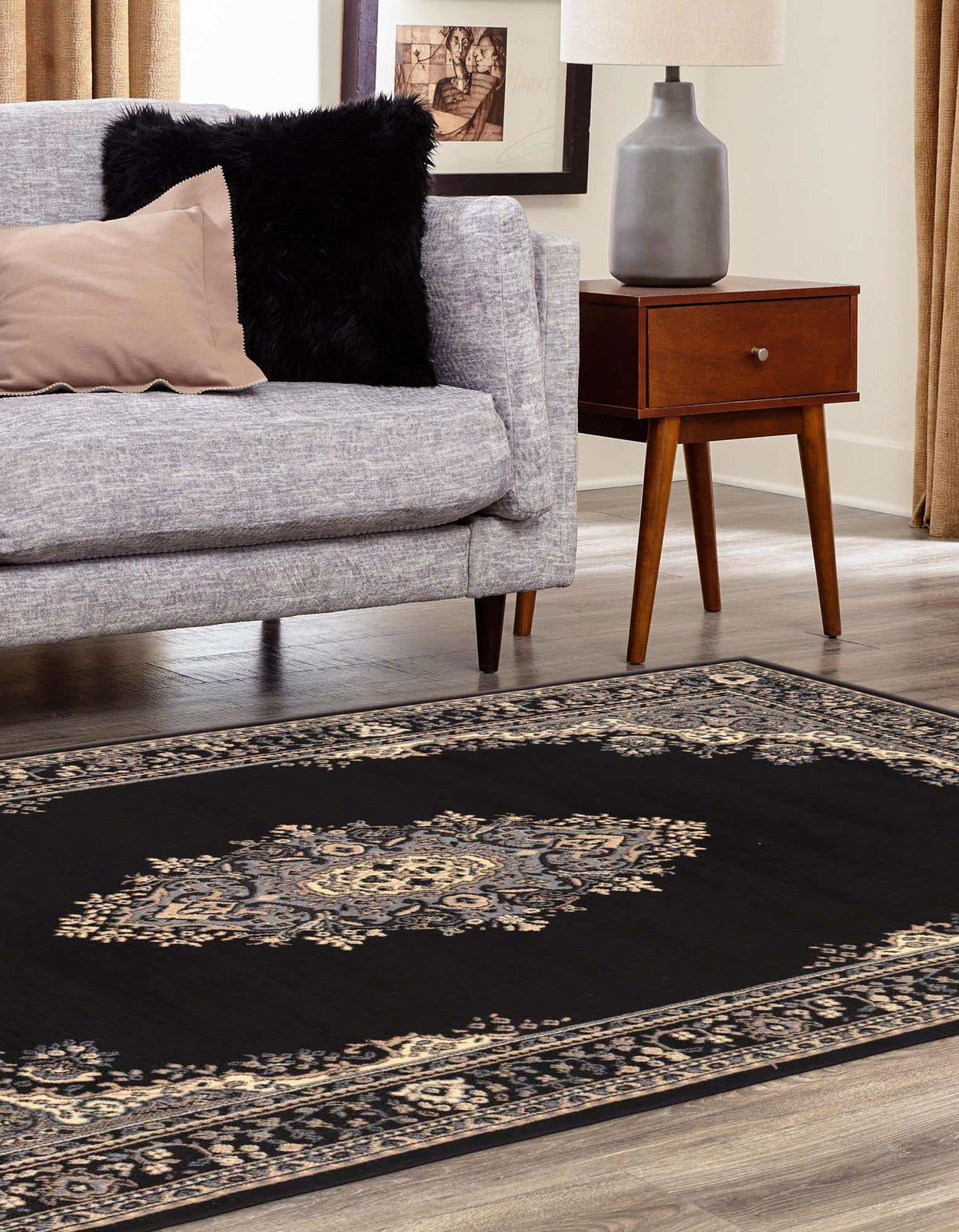 Rechteck Teppich Mashhad Design in Schwarz von Hadorn™ - Lifestyle Image