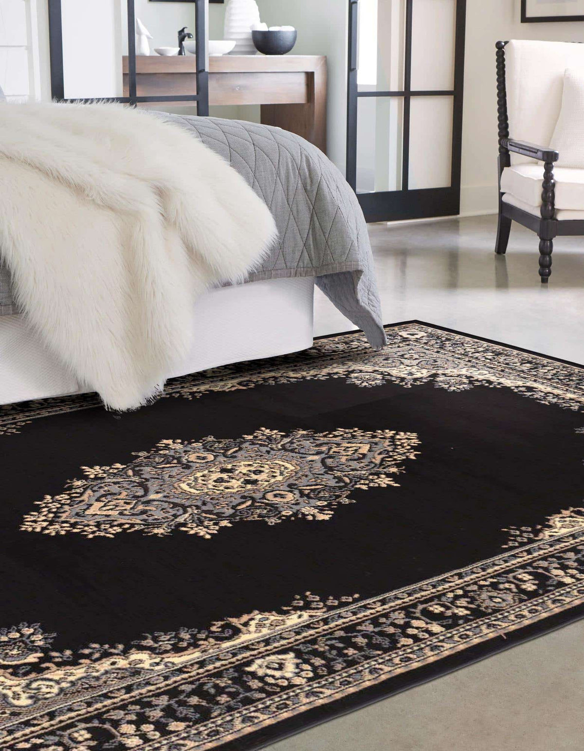 Rechteck Teppich Mashhad Design in Schwarz von Hadorn™ - Lifestyle Image