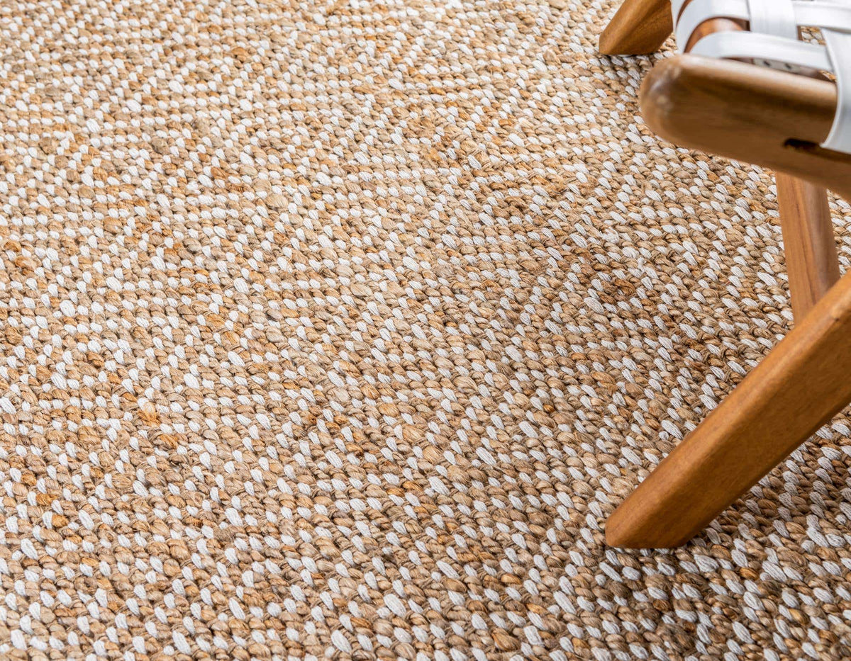 Rechteck Teppich Braided Jute in Natürlich von Hadorn™ - Lifestyle Image